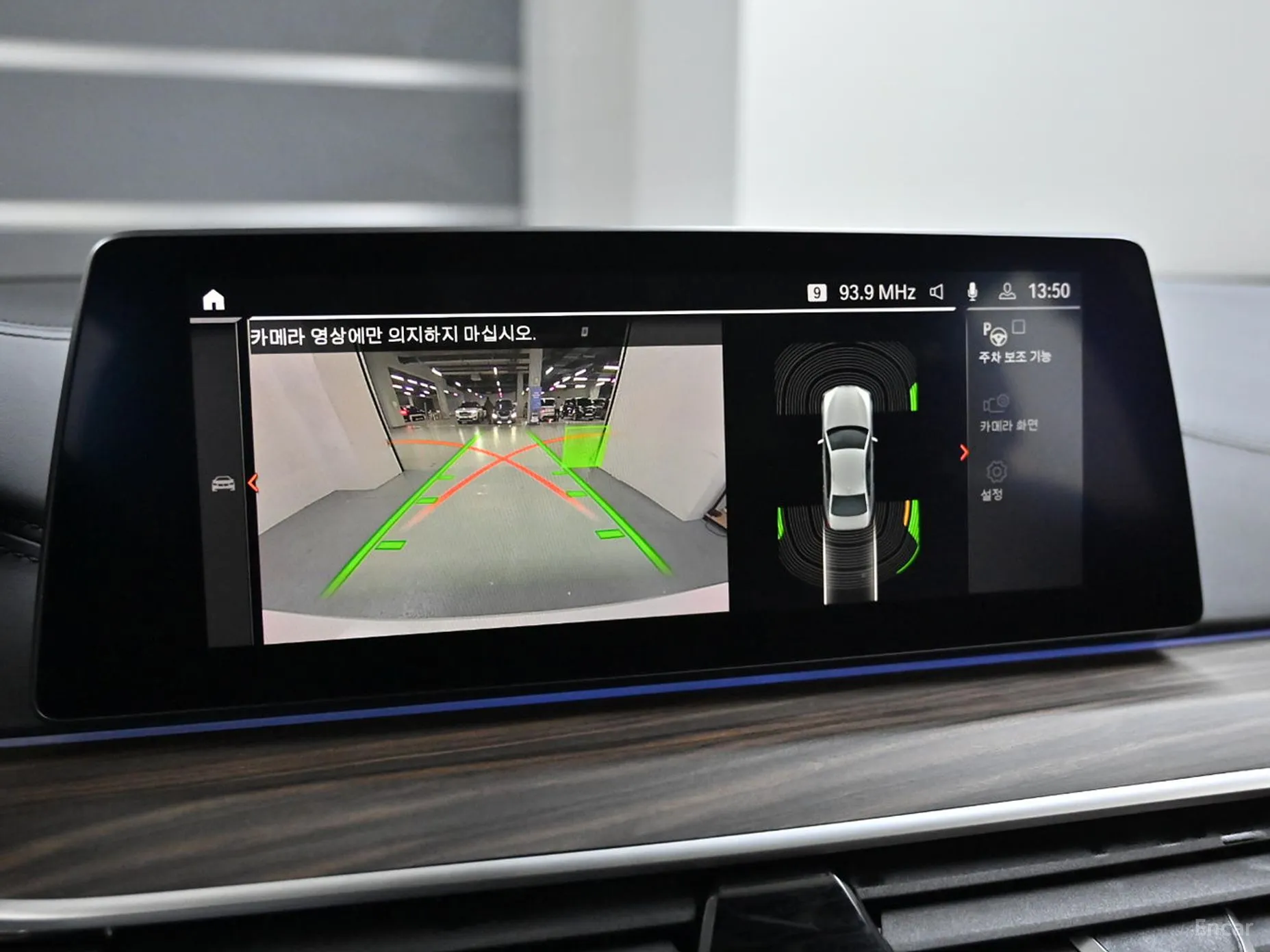 BMW 5 Series (G30) превью 15