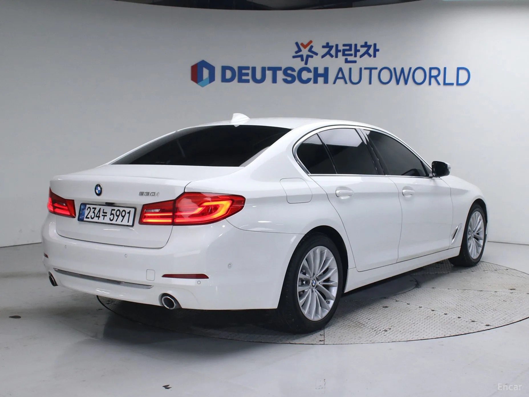 BMW 5 Series (G30) превью 2