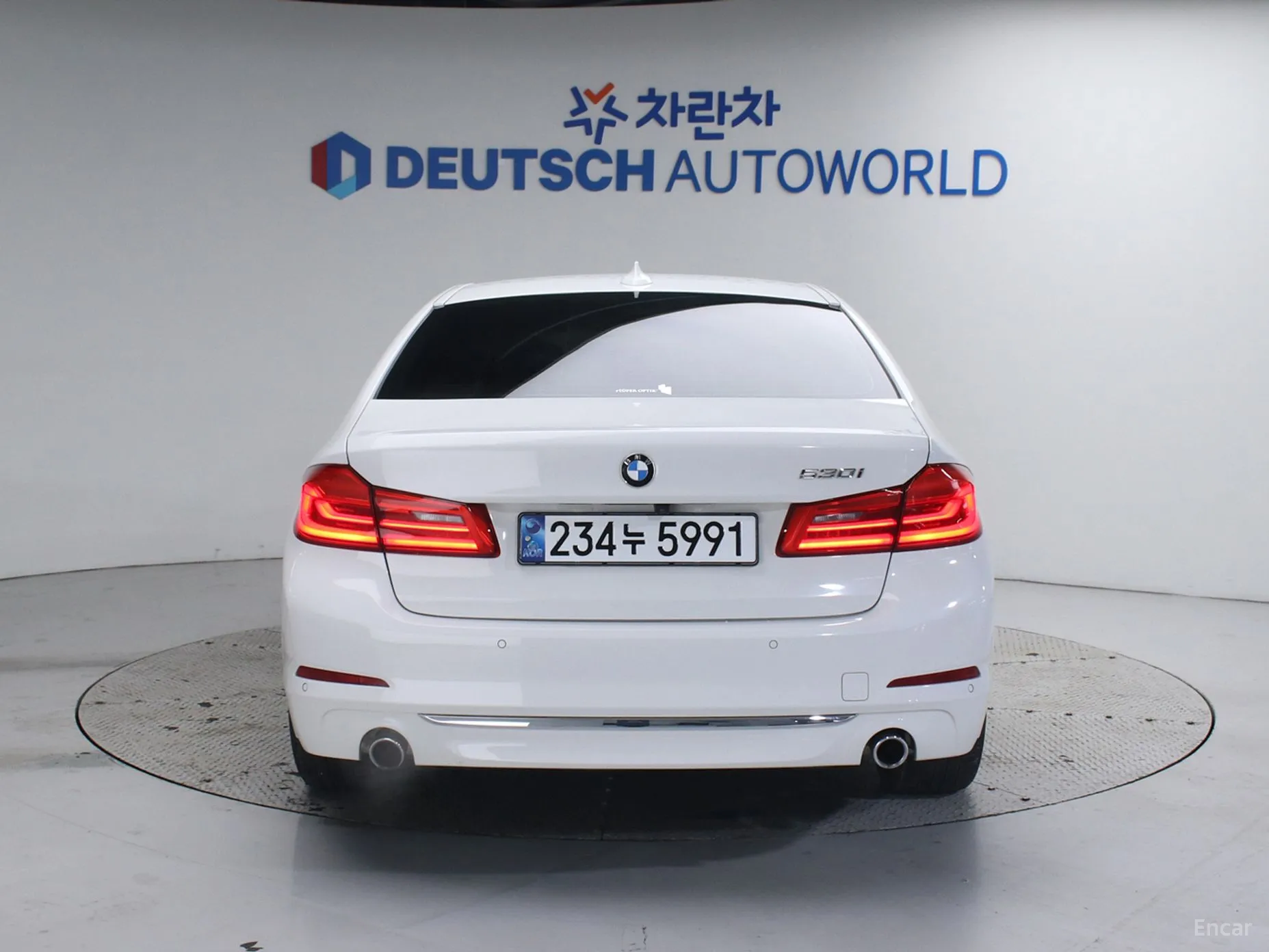 BMW 5 Series (G30) превью 4