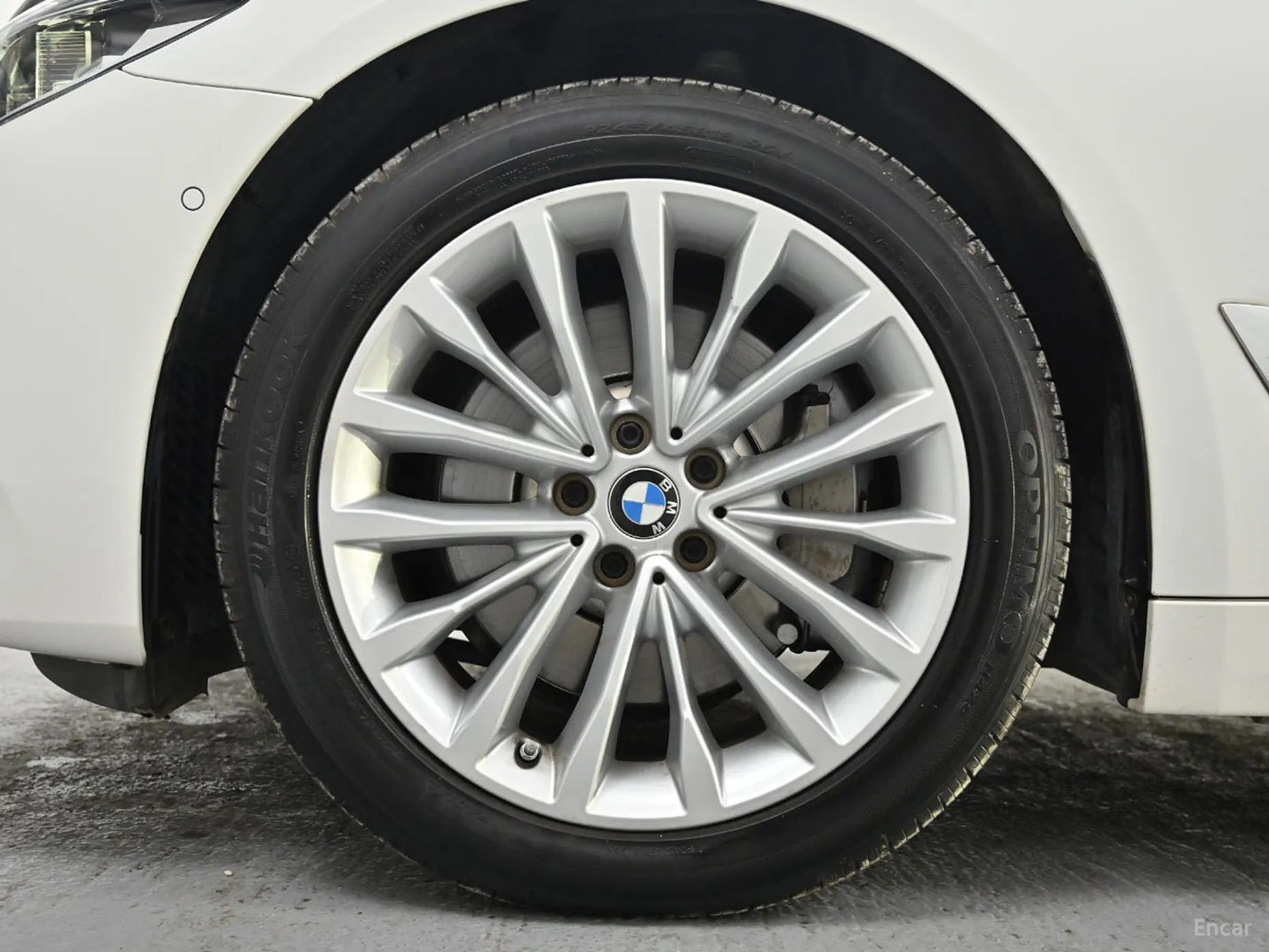 BMW 5 Series (G30) превью 5