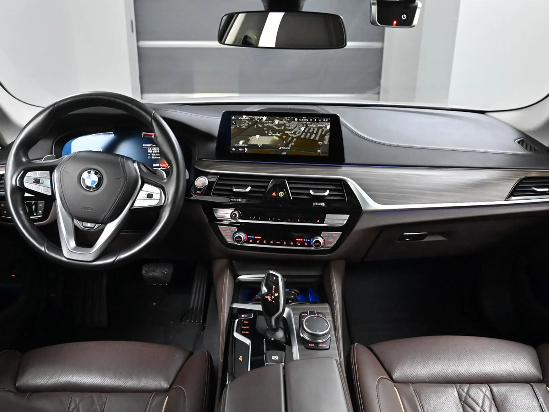 BMW 5 Series (G30) превью 7