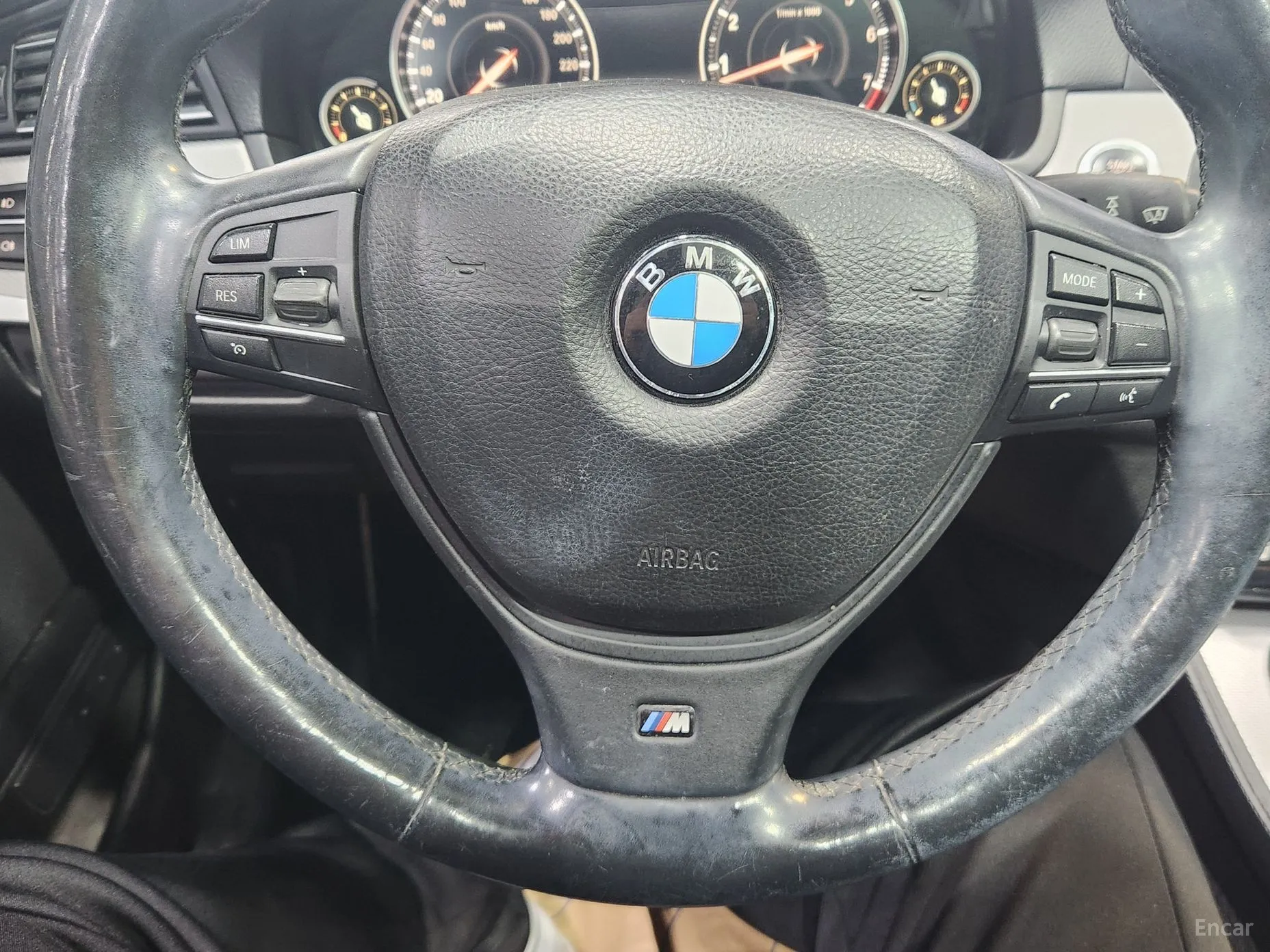 BMW 5 Series (F10) превью 15