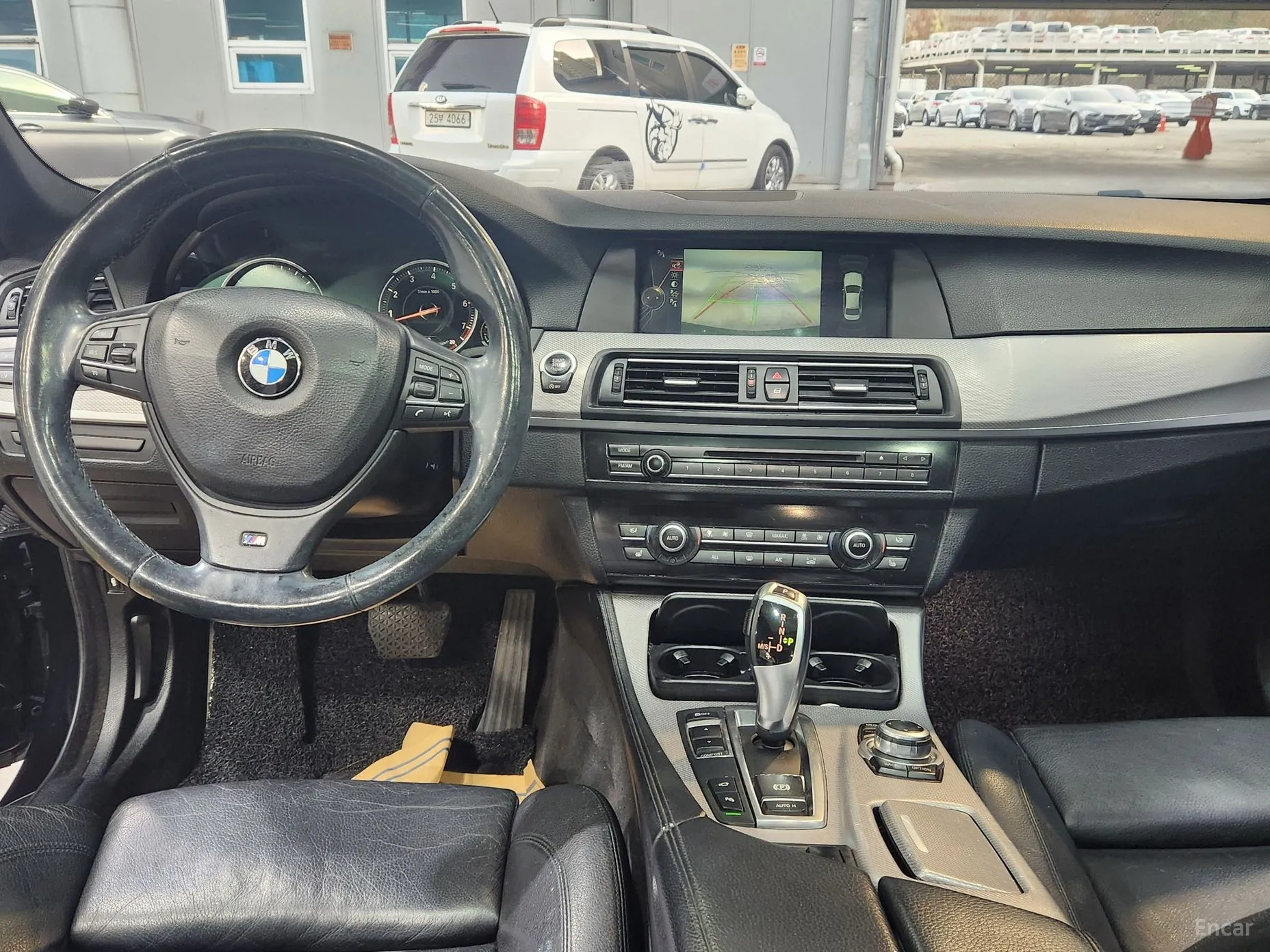 BMW 5 Series (F10) превью 18