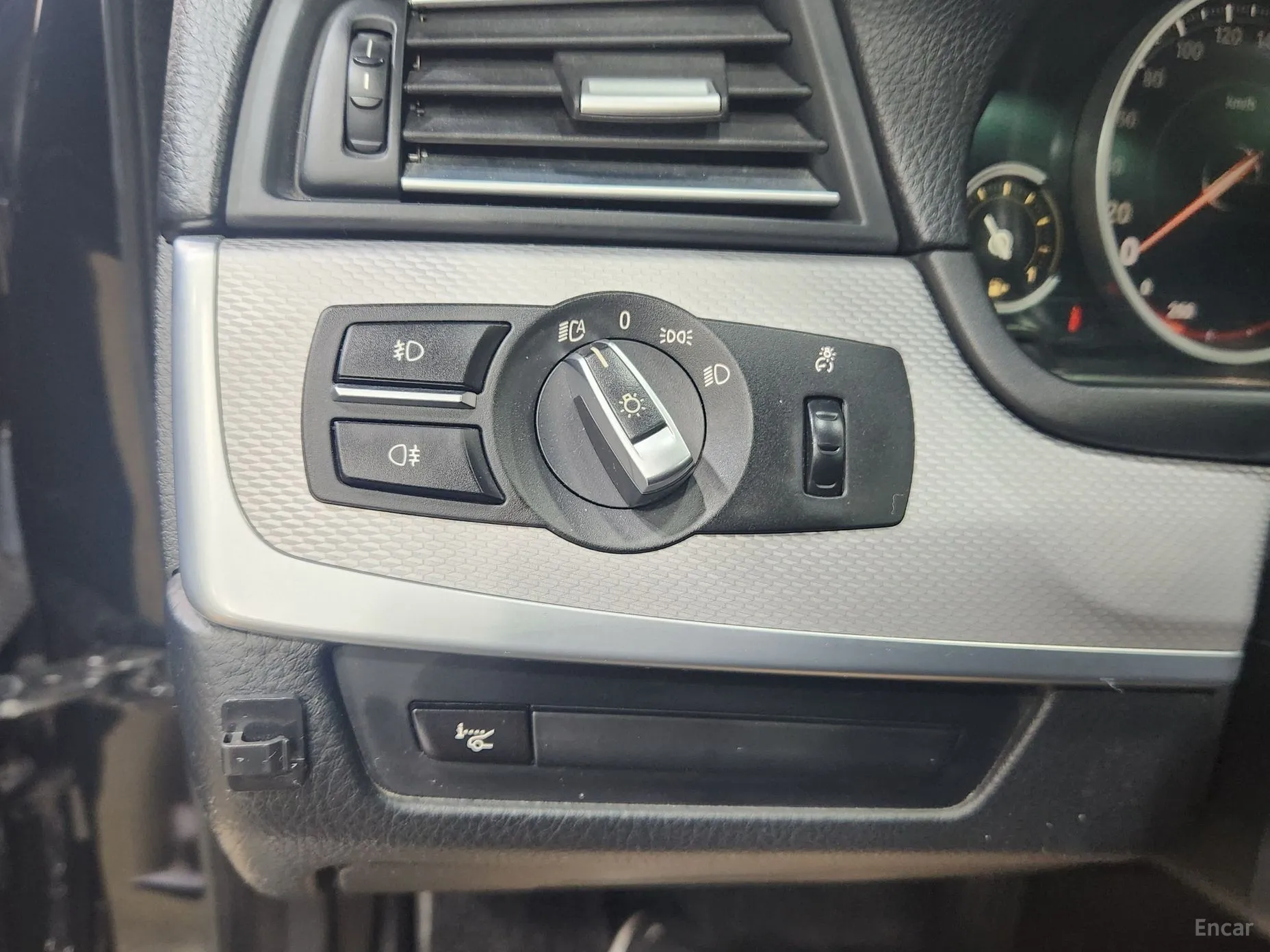 BMW 5 Series (F10) превью 8