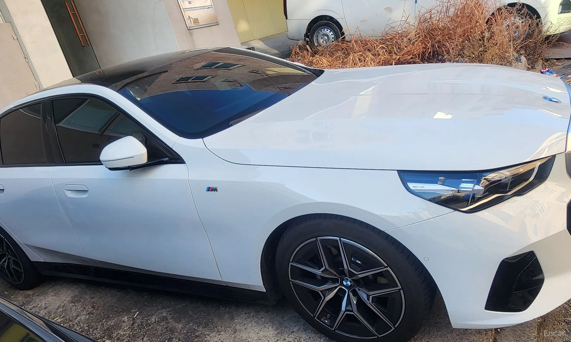BMW 5 Series (G60) превью 5