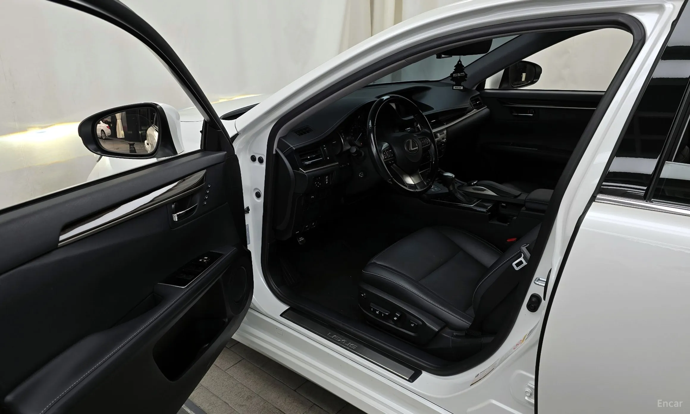 Lexus New ES300h превью 10
