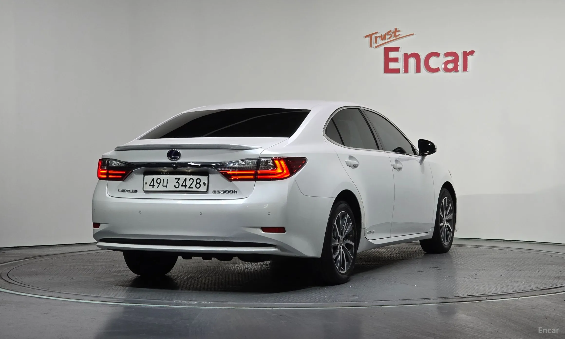 Lexus New ES300h