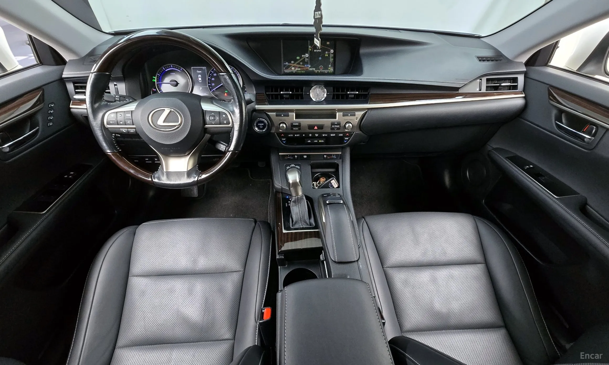 Lexus New ES300h превью 7