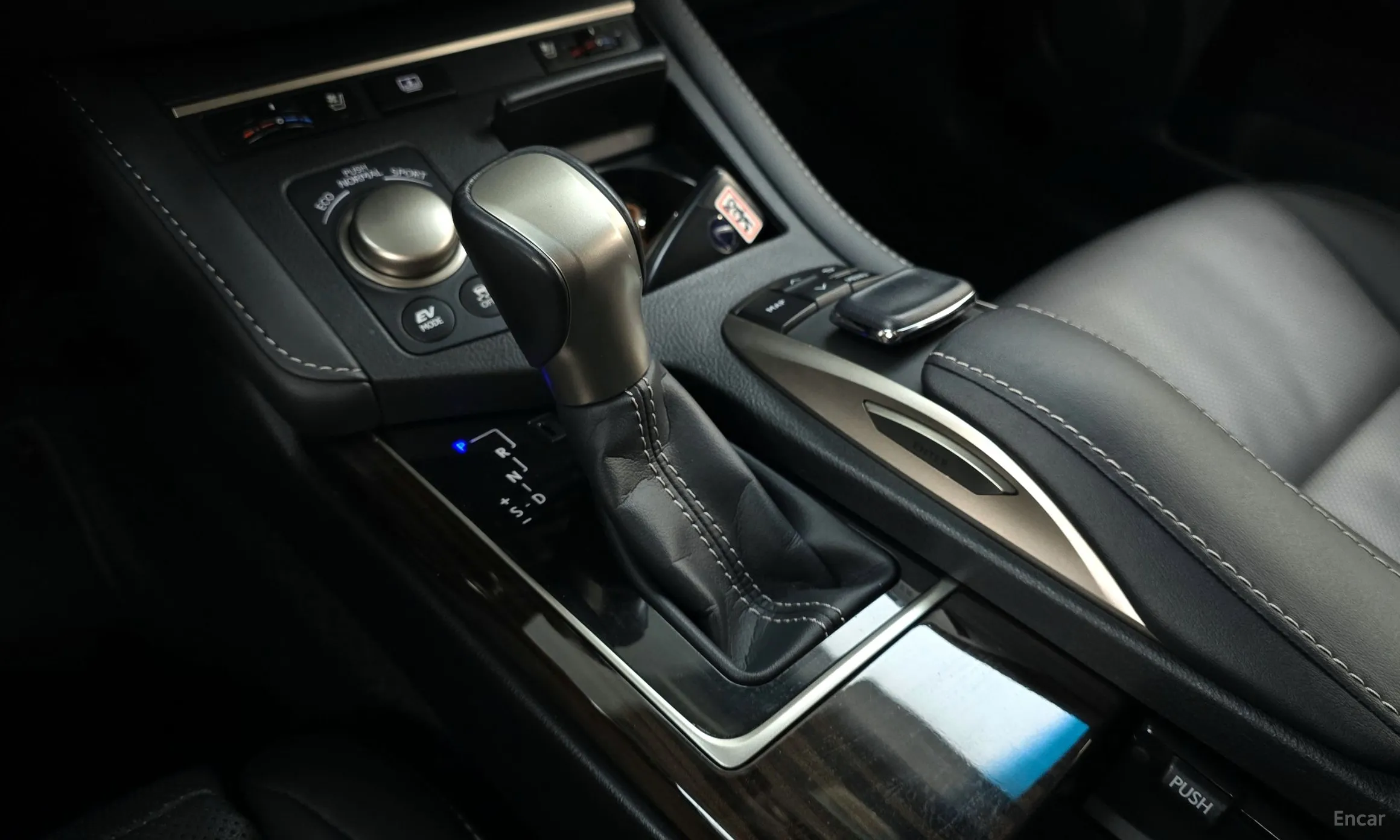 Lexus New ES300h превью 9