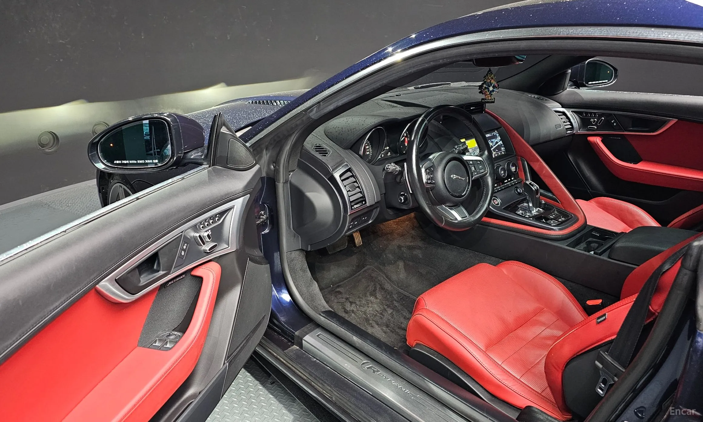 Jaguar F-TYPE превью 11