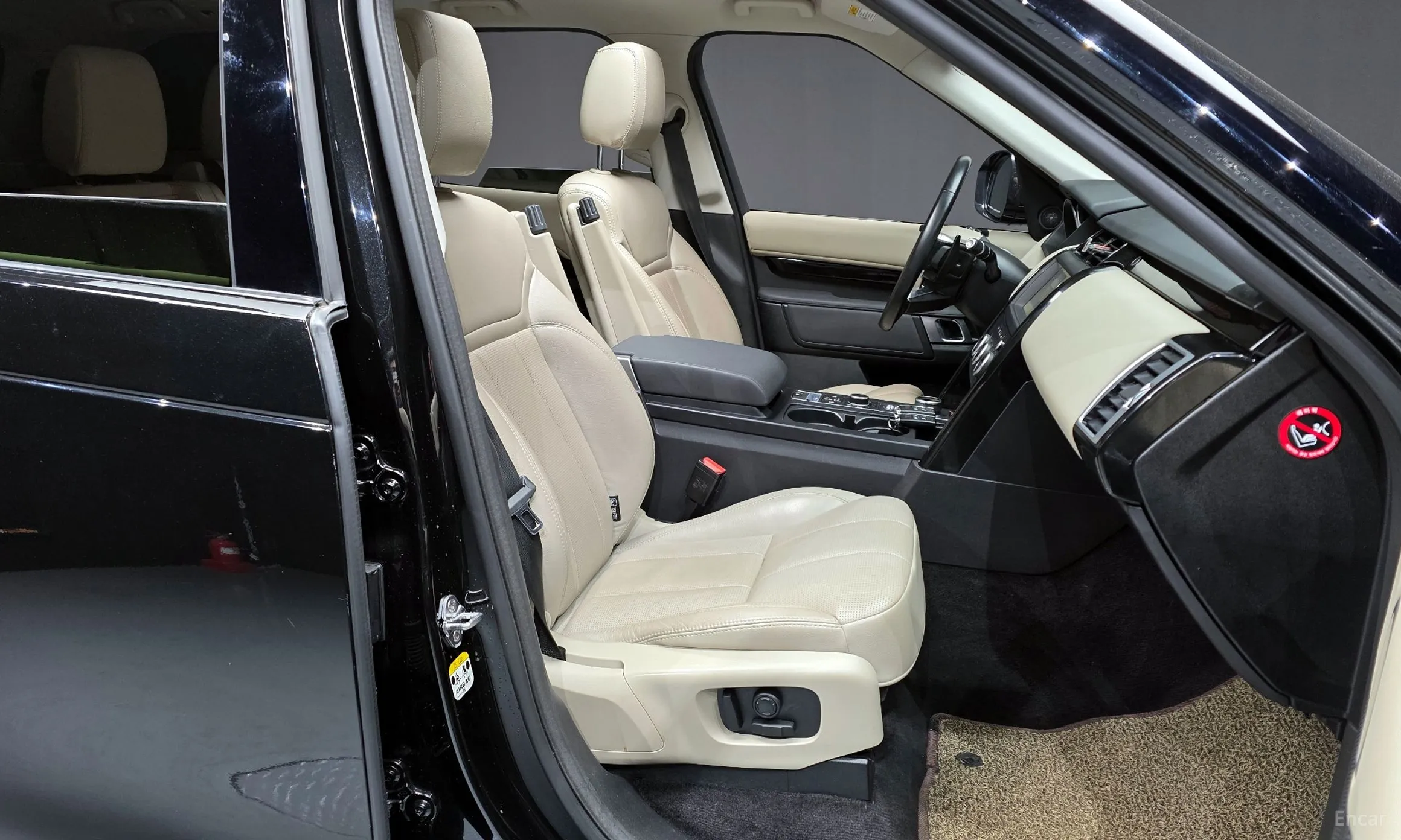 Land Rover Discovery 5 превью 11