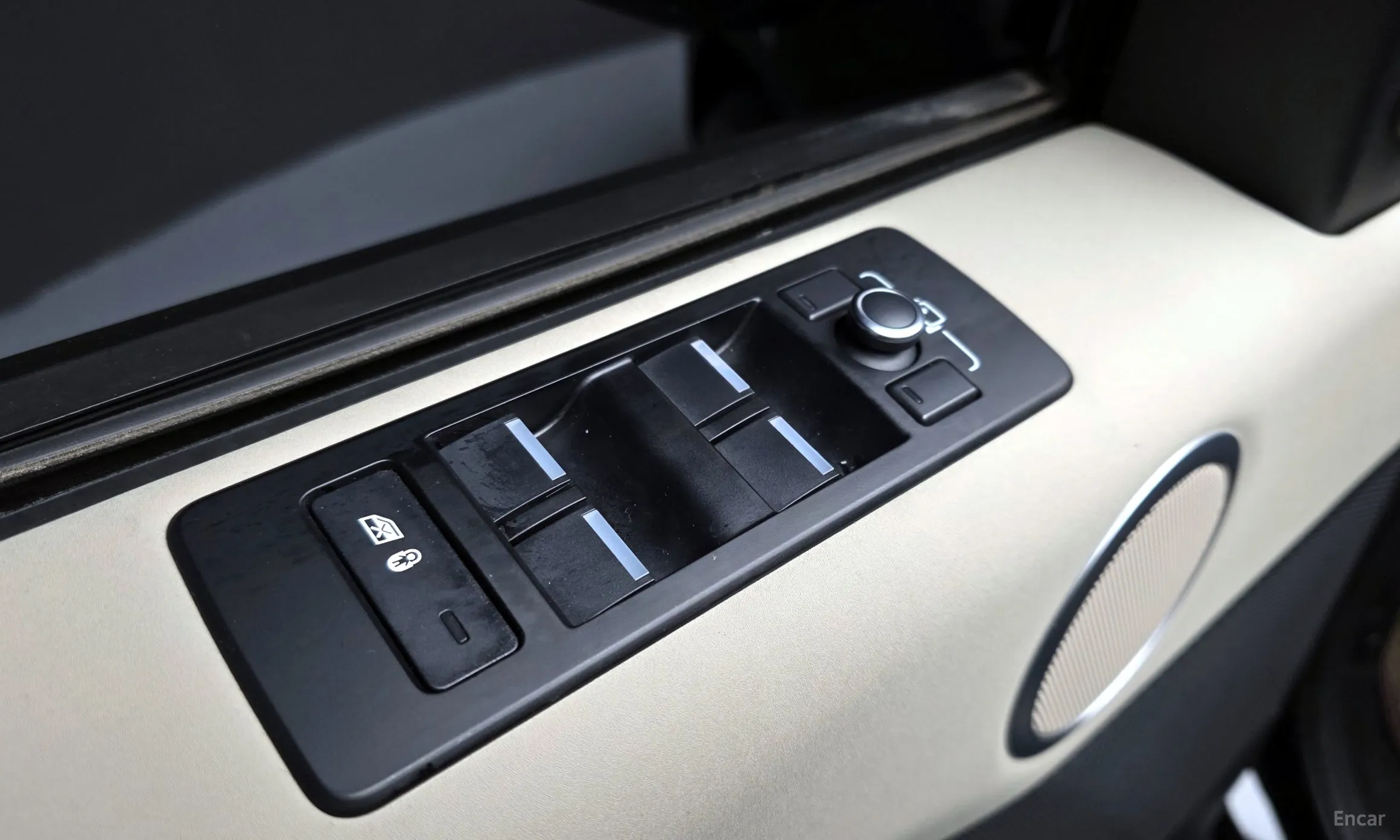 Land Rover Discovery 5 превью 14