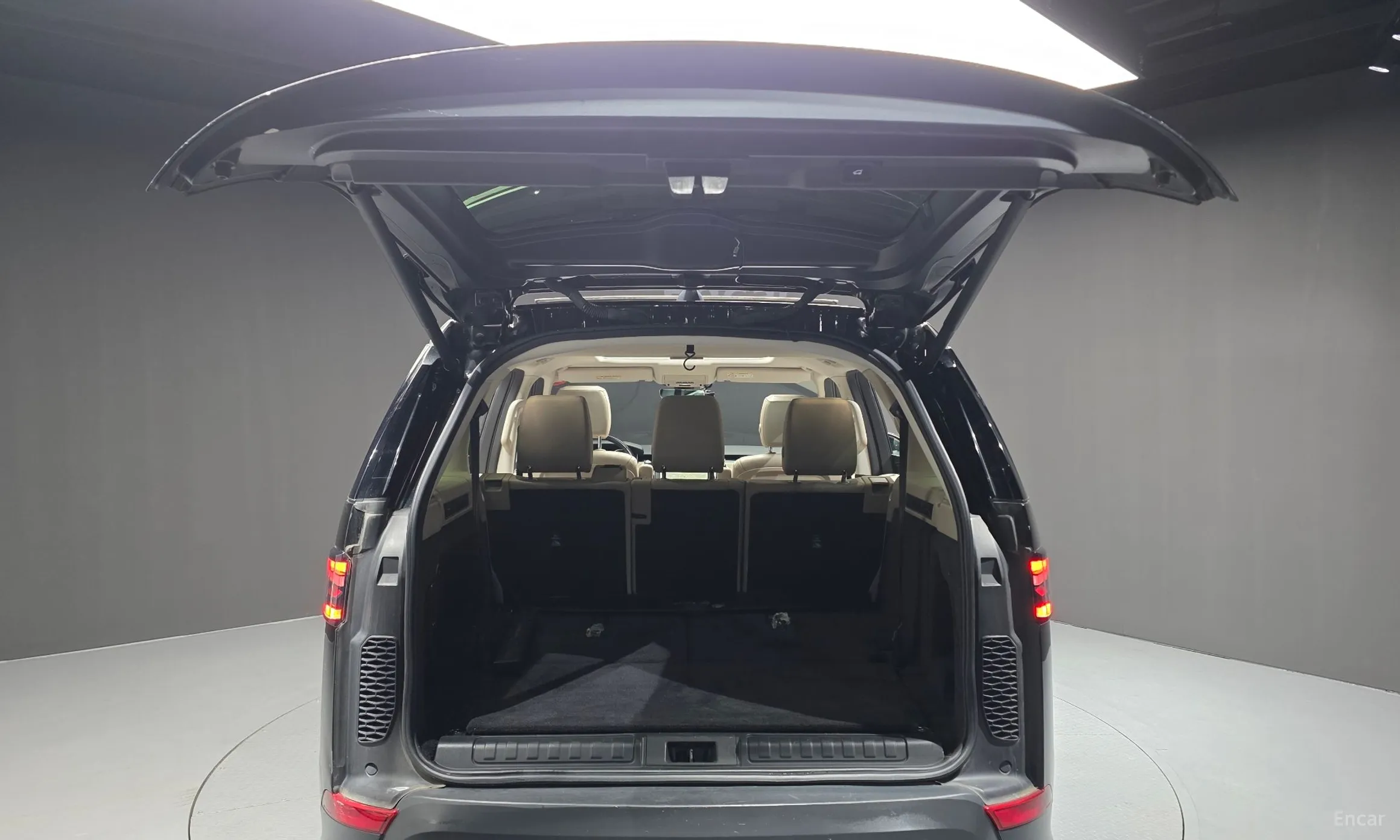 Land Rover Discovery 5 превью 20