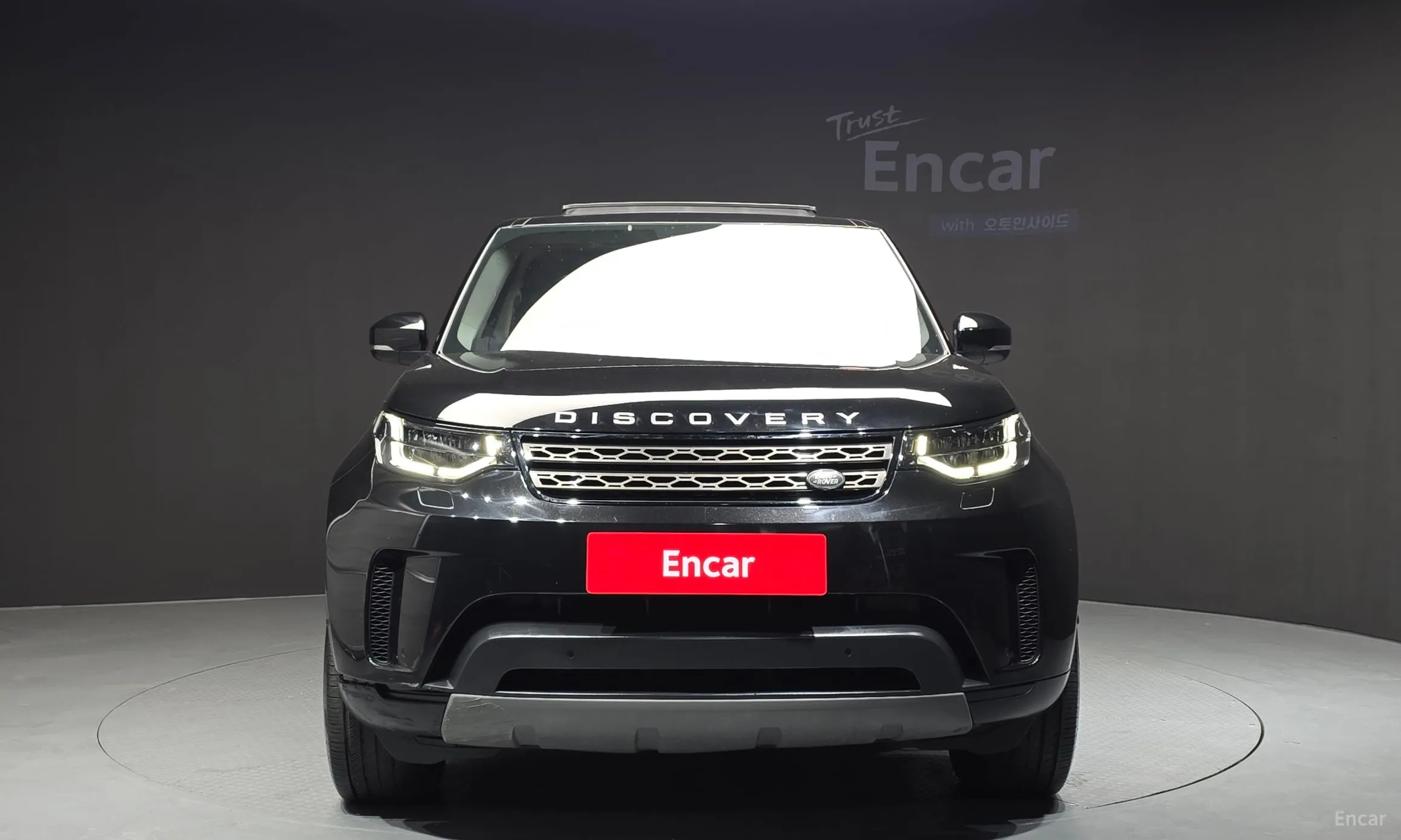 Land Rover Discovery 5 превью 3