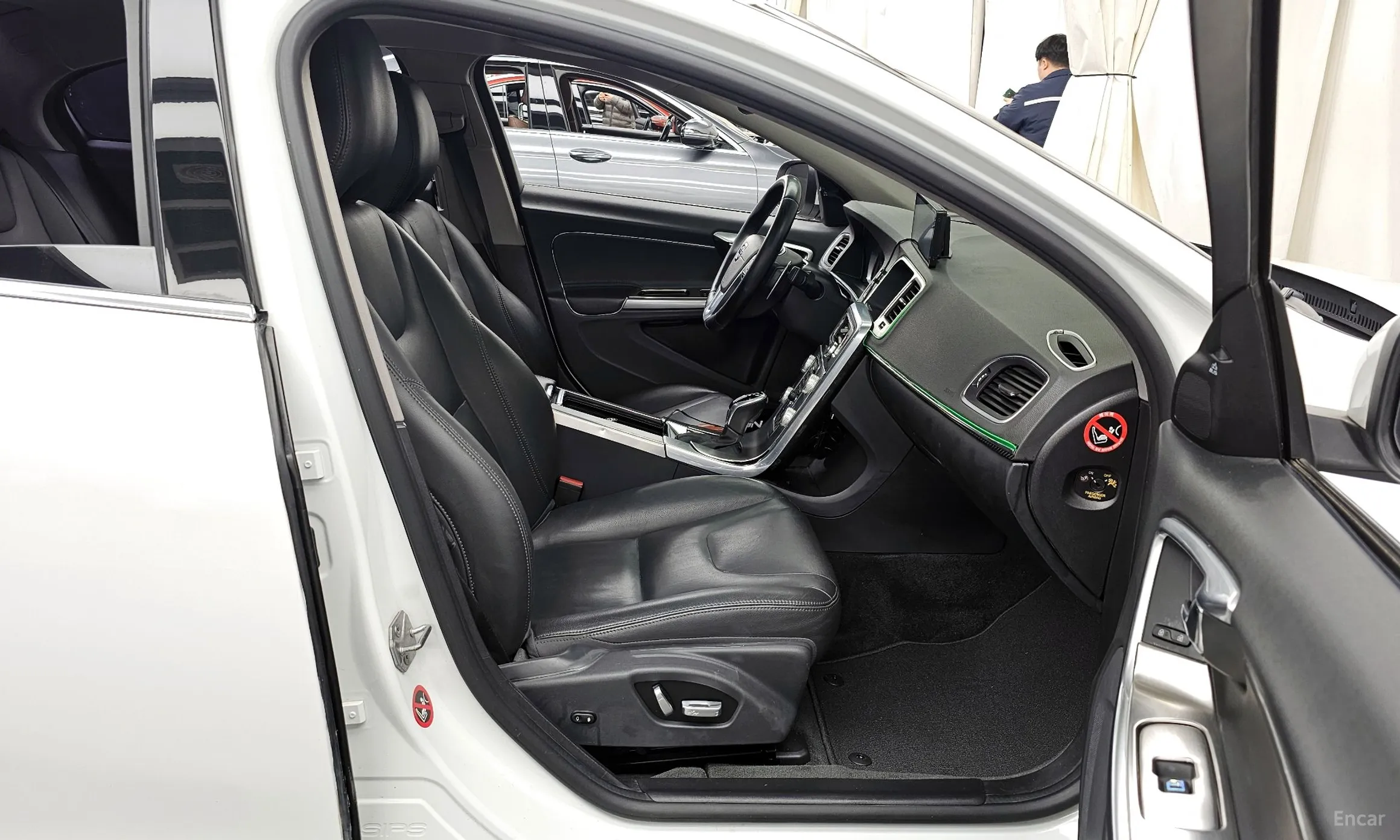 Volvo S60 превью 11