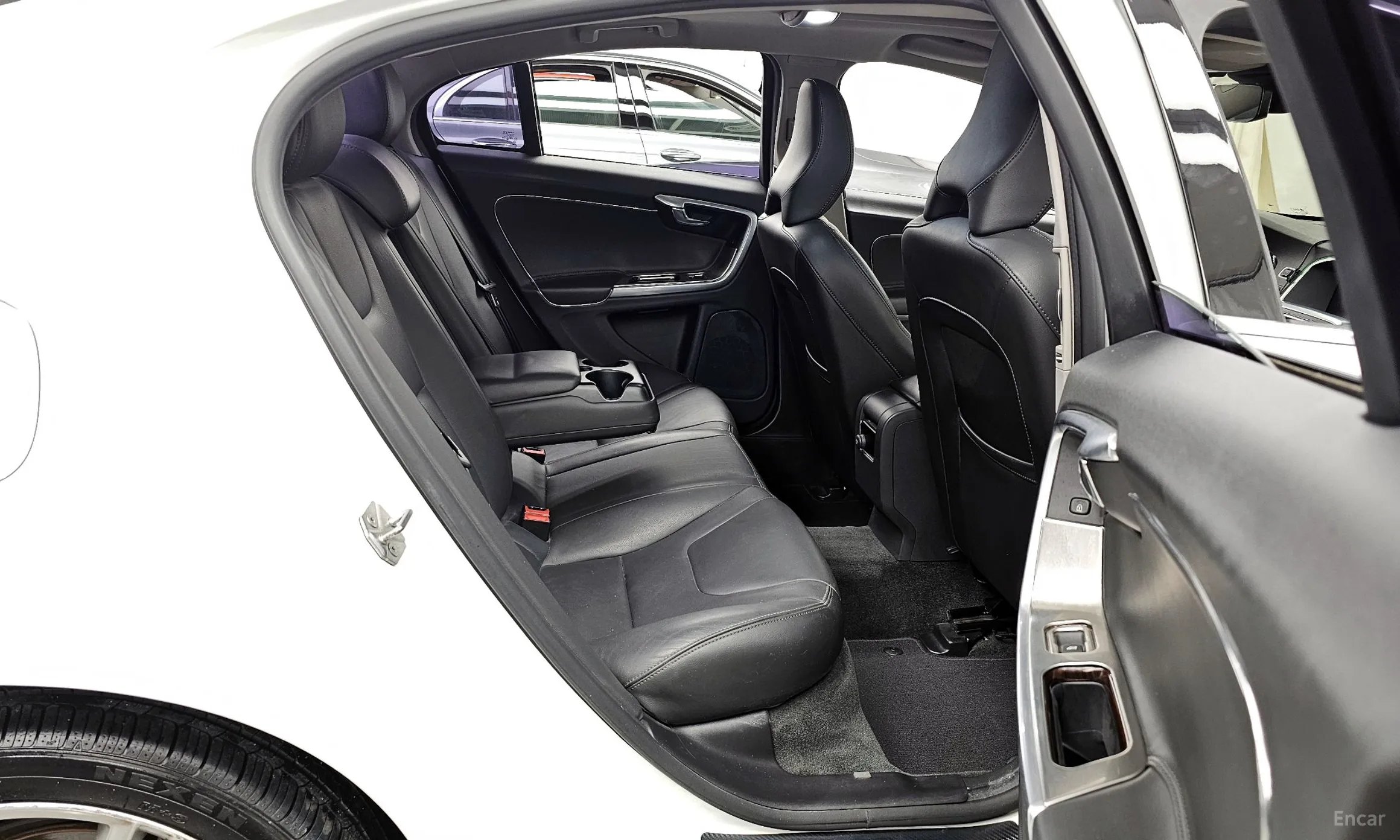 Volvo S60 превью 12