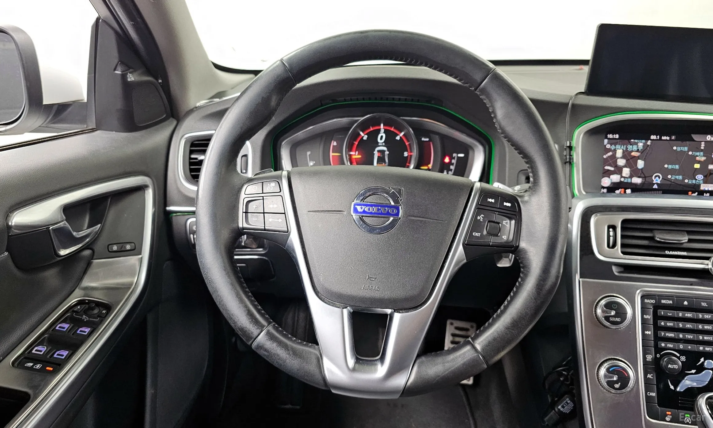 Volvo S60 превью 13