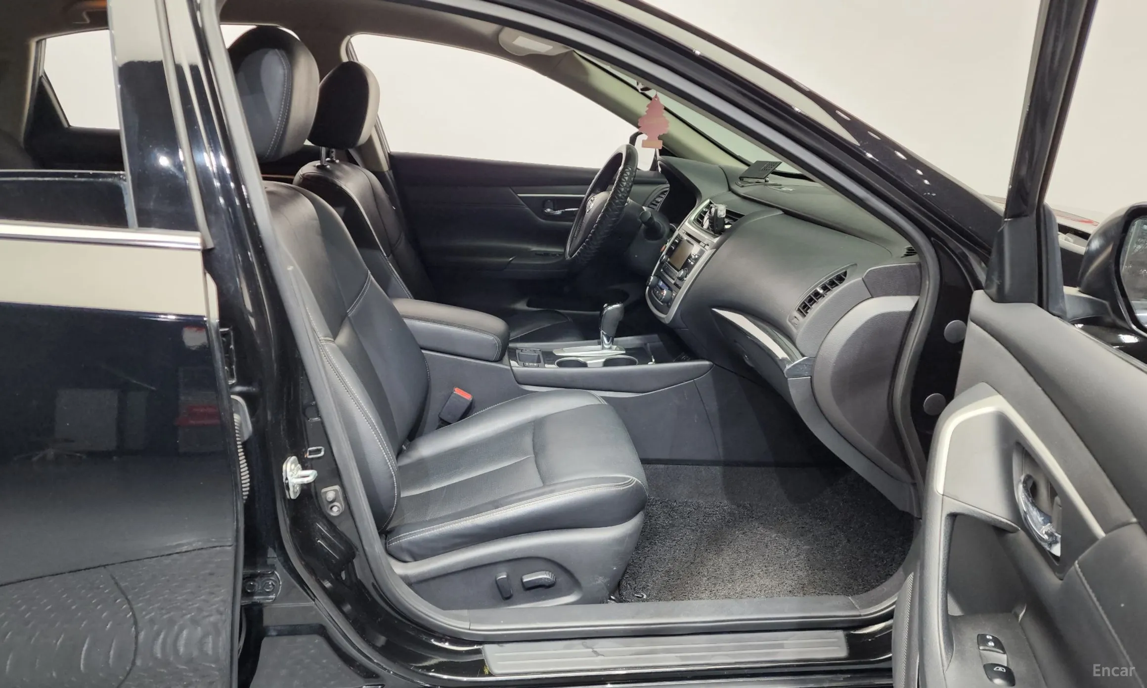 Nissan Altima превью 11