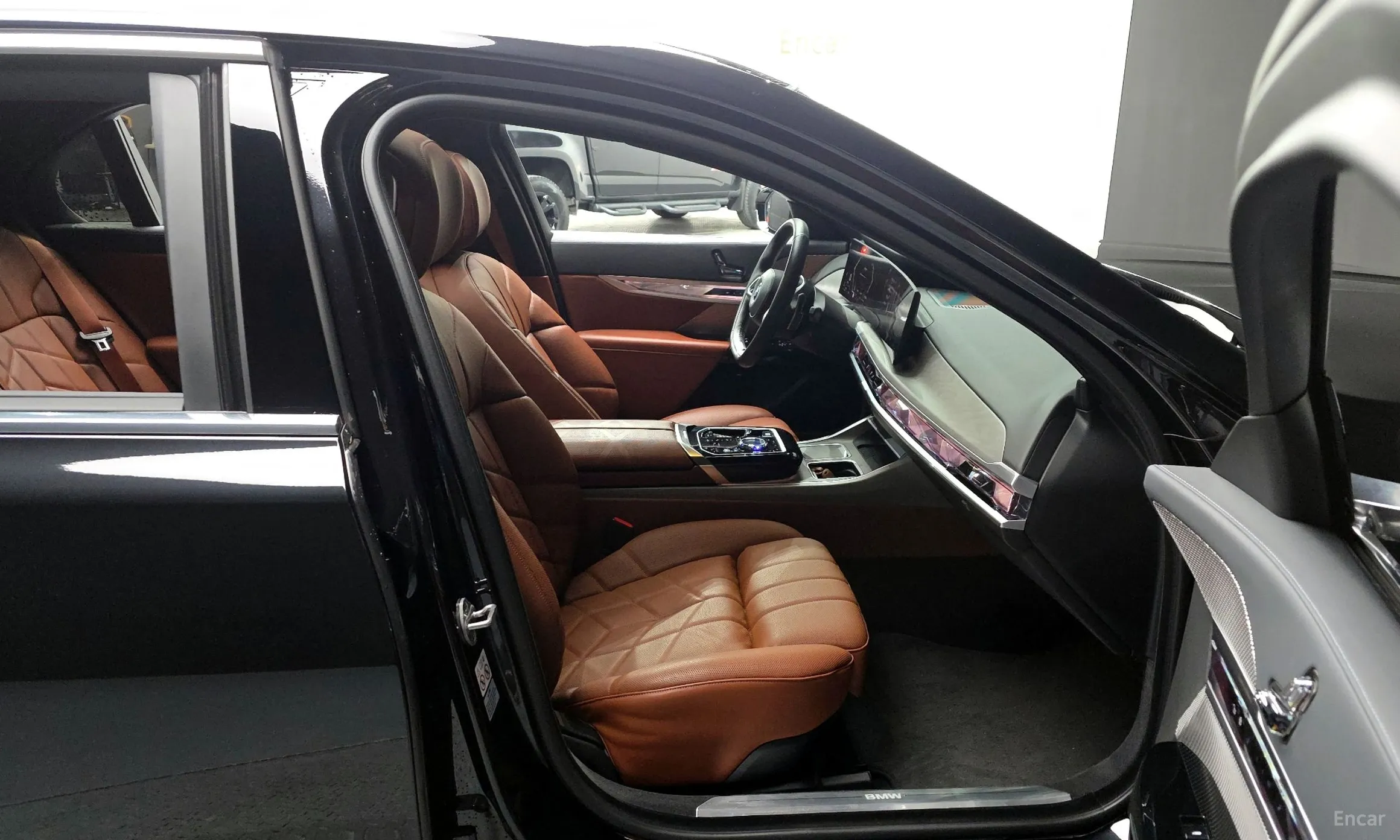 BMW 7 Series (G70) превью 11
