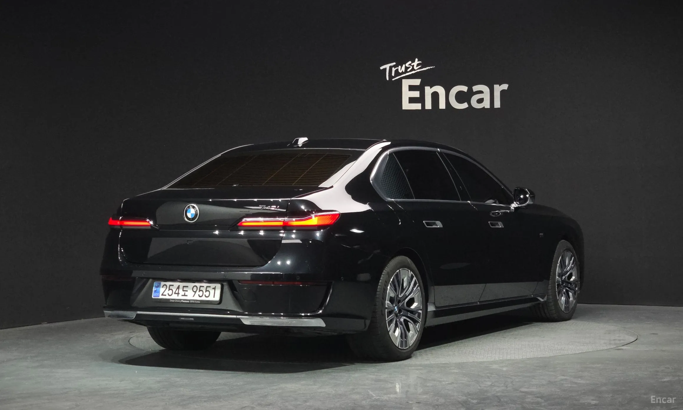 BMW 7 Series (G70) превью 2