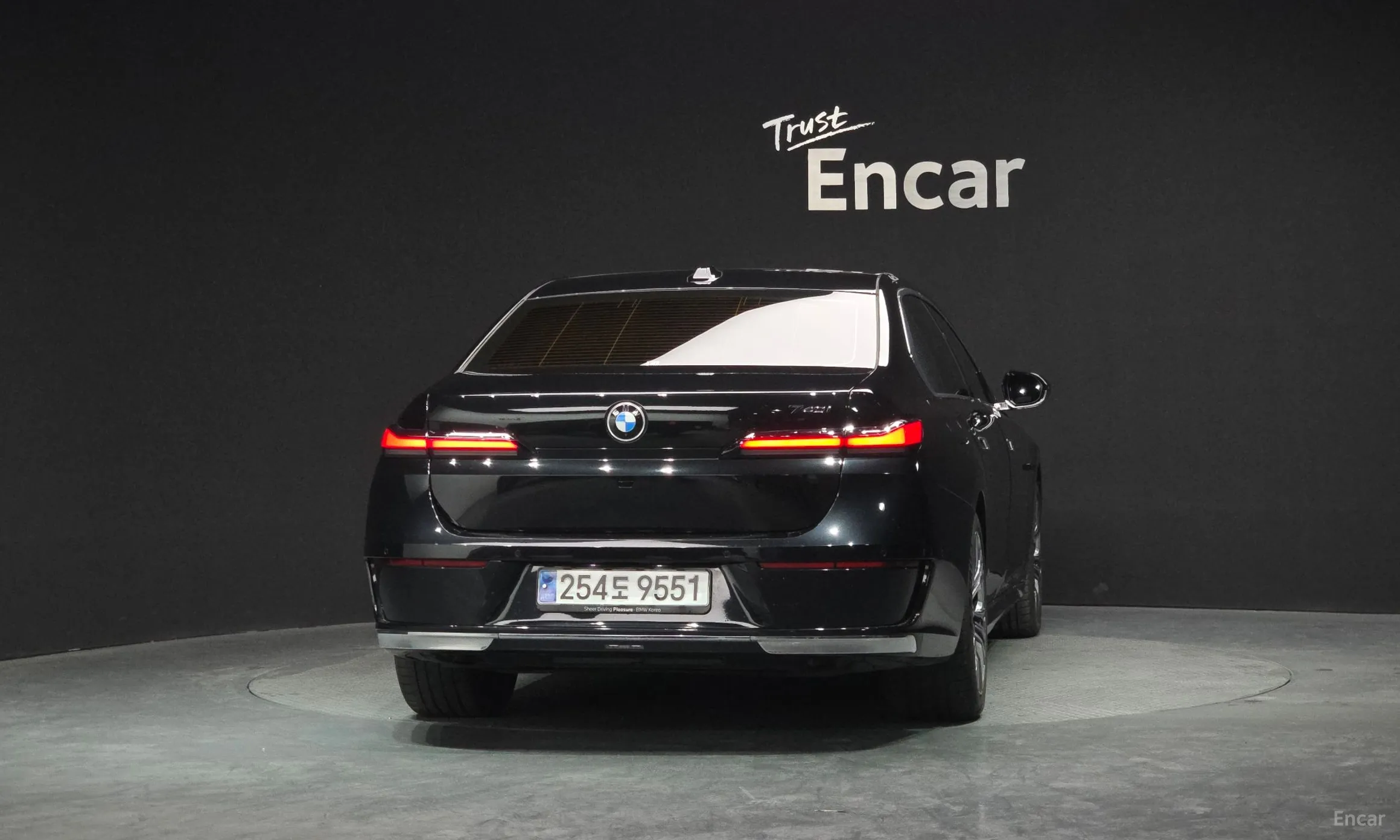 BMW 7 Series (G70) превью 4