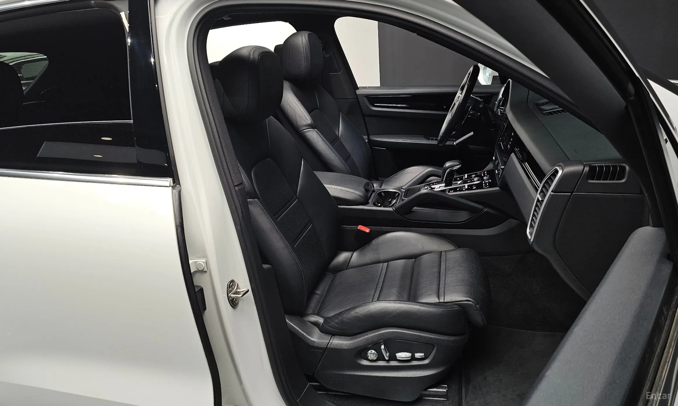 Porsche Cayenne (PO536) превью 10