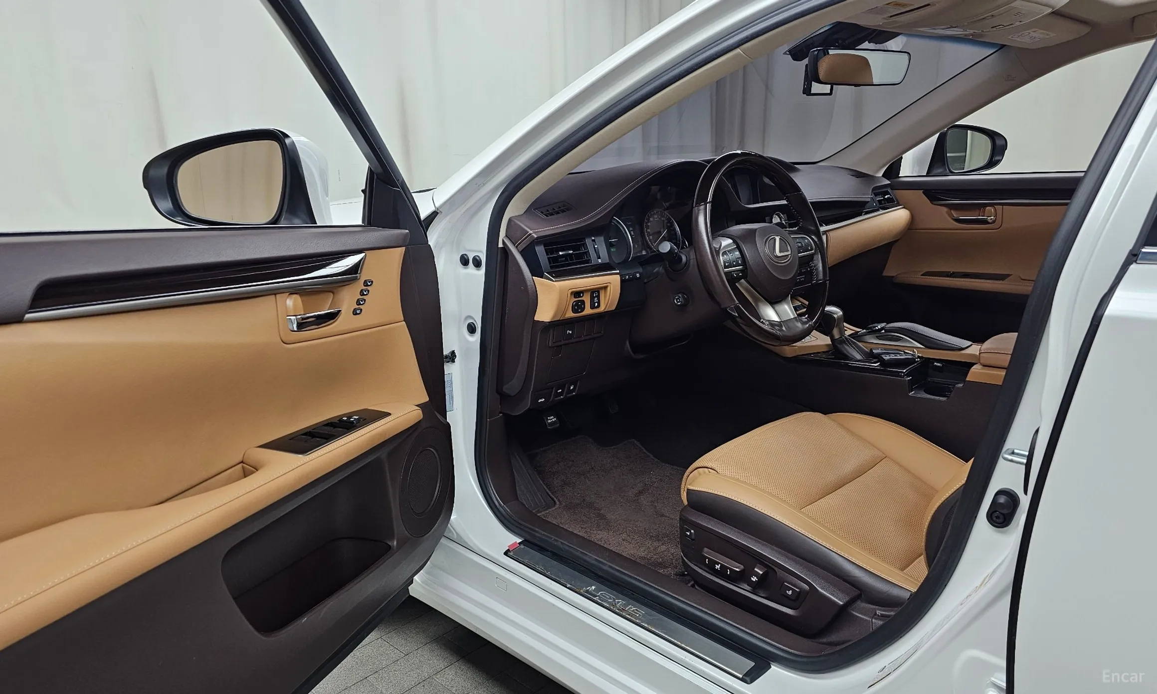 Lexus New ES300h превью 10