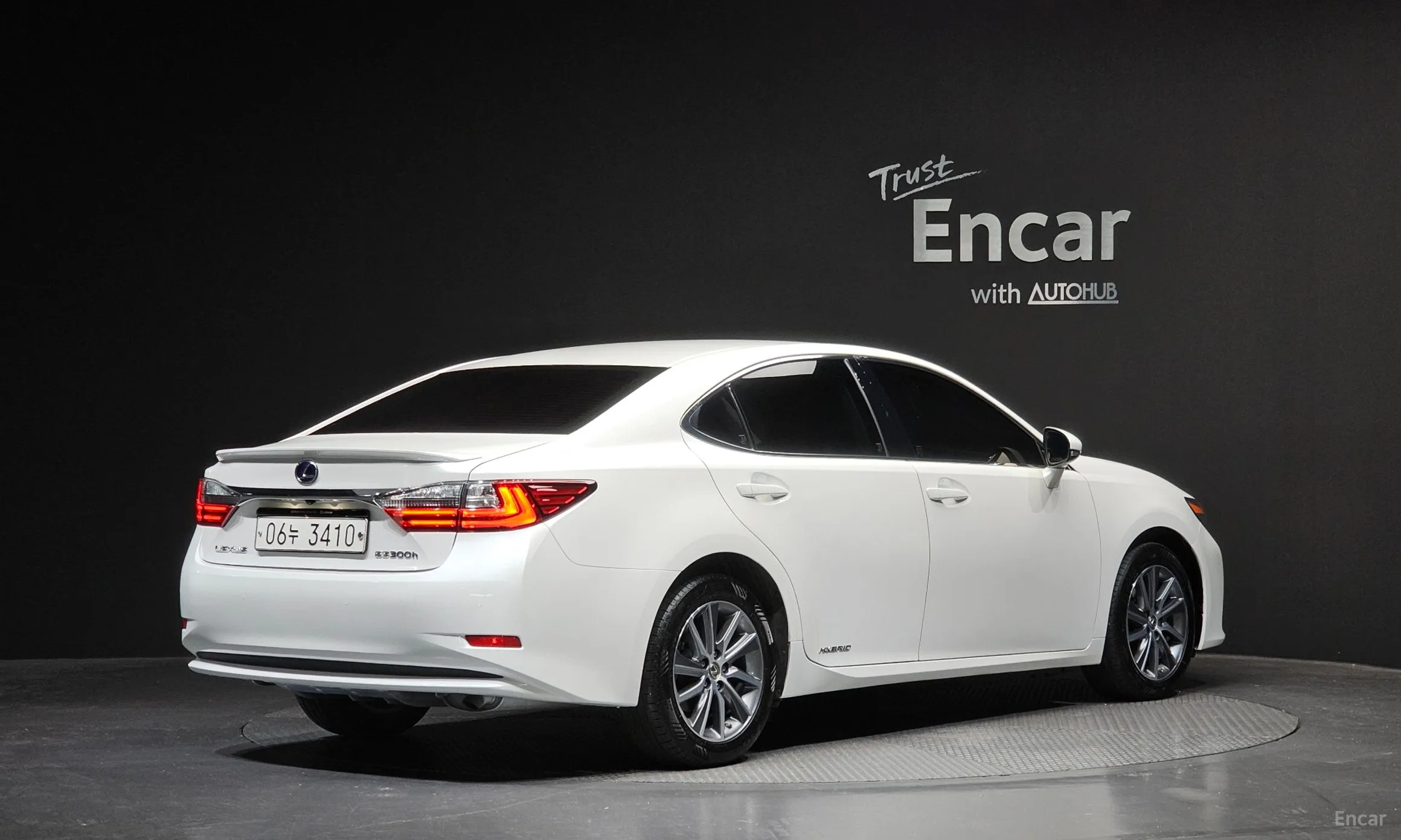 Lexus New ES300h
