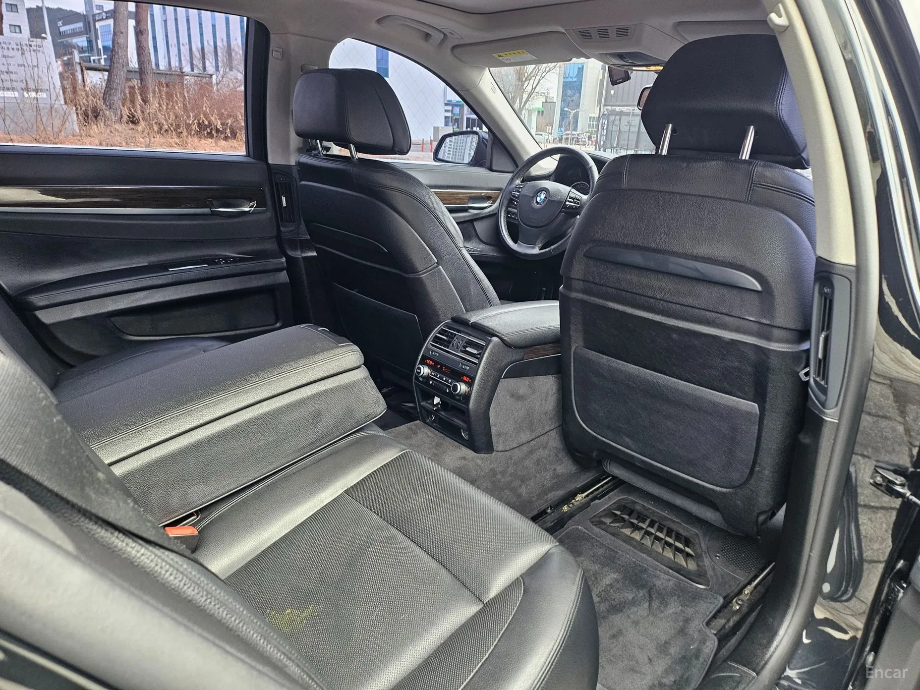 BMW 7 Series (F01) превью 13