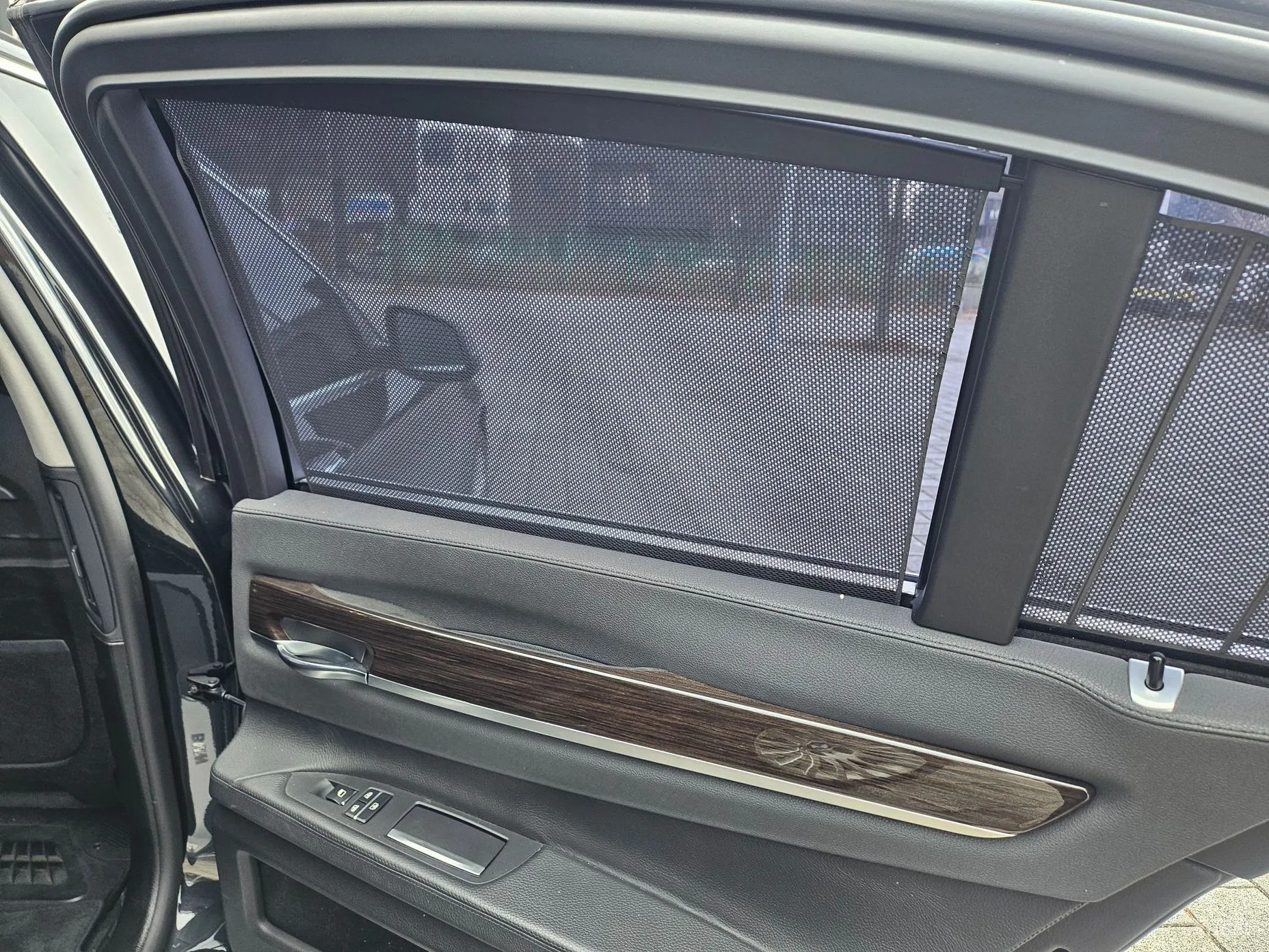 BMW 7 Series (F01) превью 14