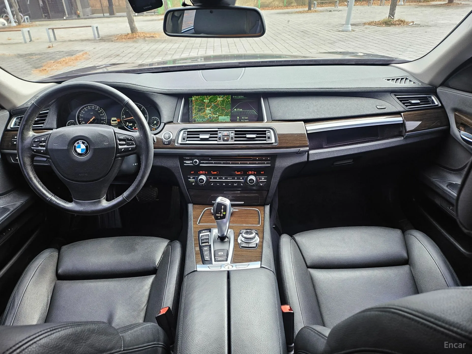 BMW 7 Series (F01) превью 16