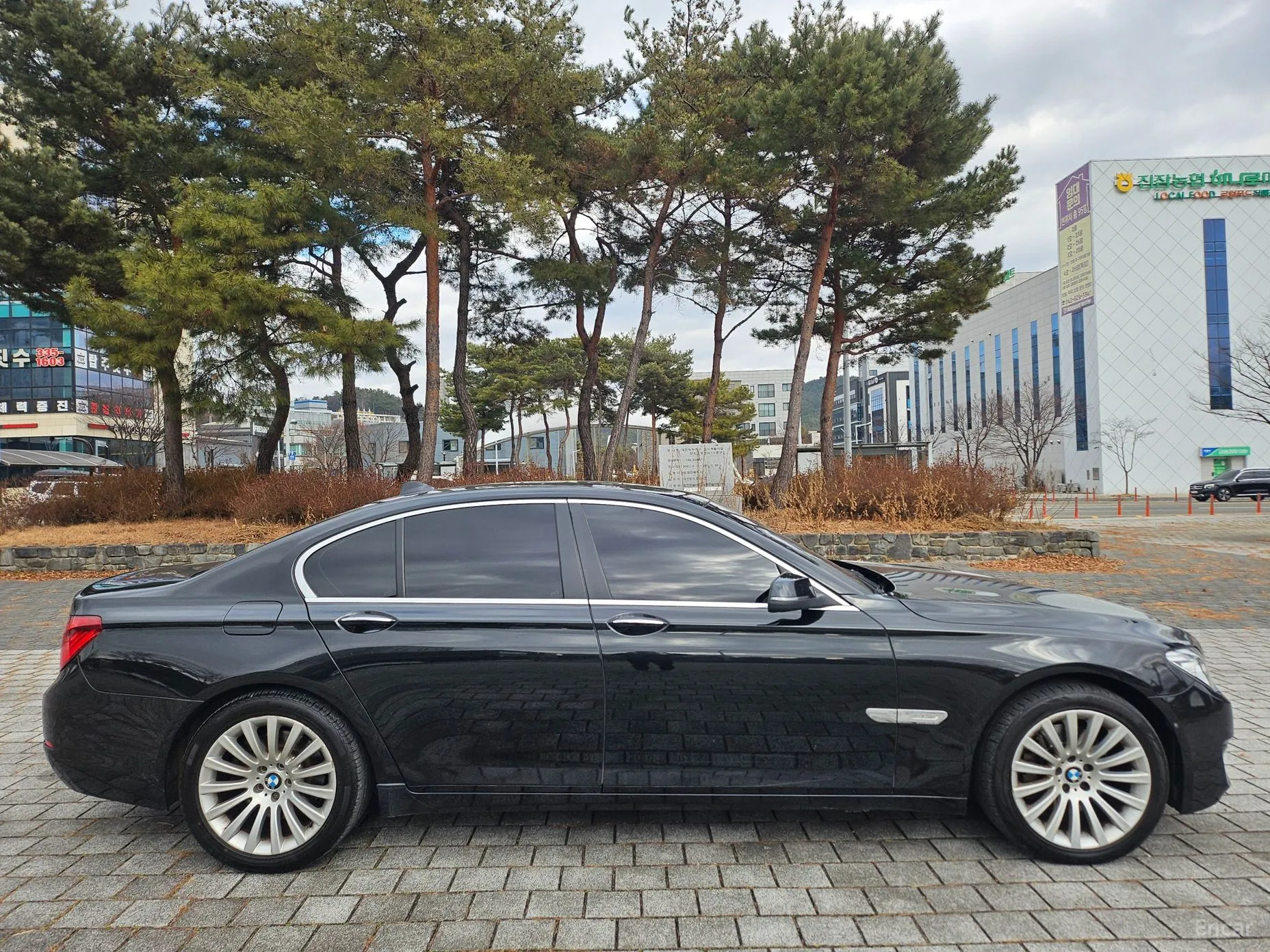 BMW 7 Series (F01) превью 4