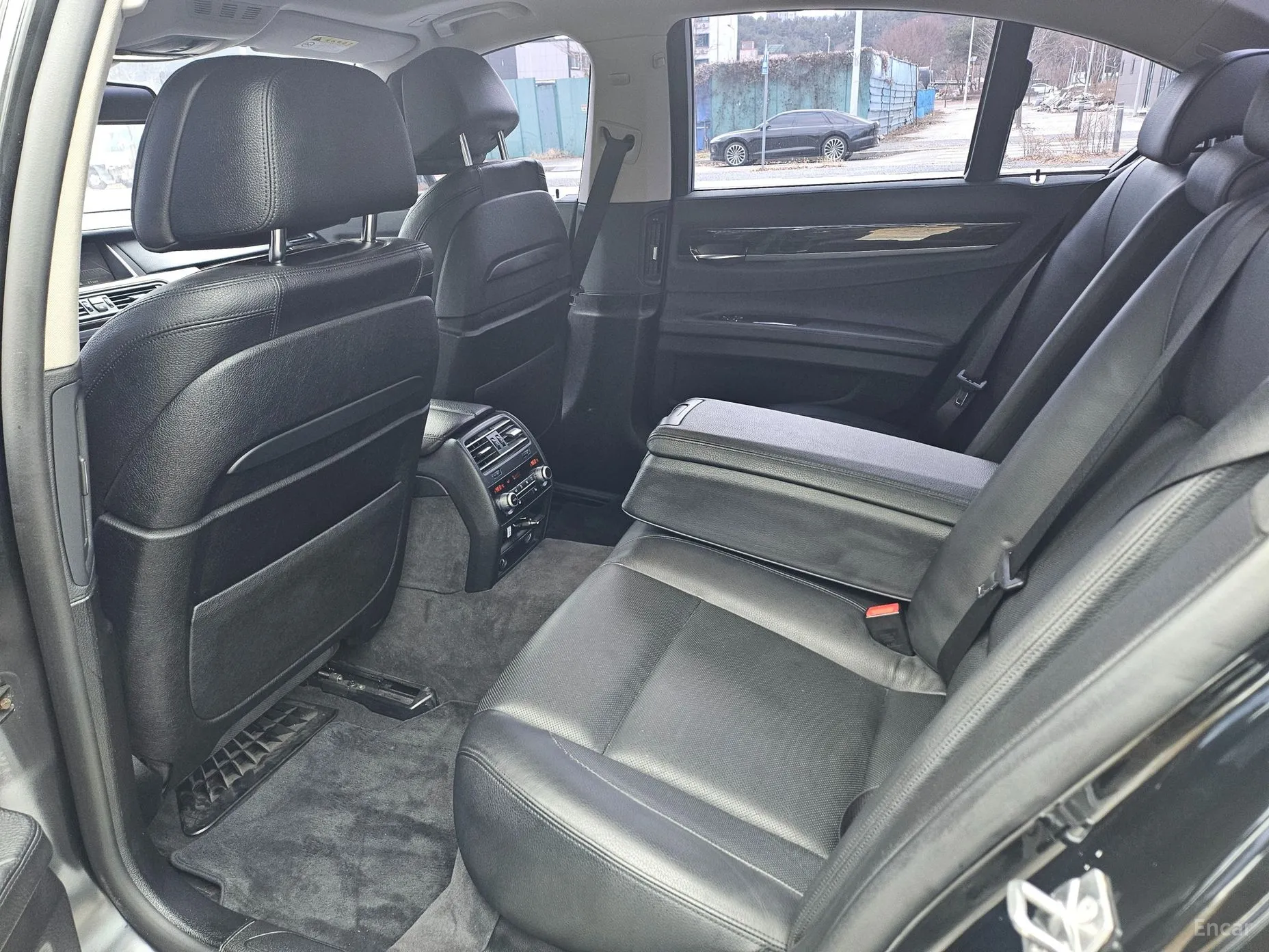 BMW 7 Series (F01) превью 8