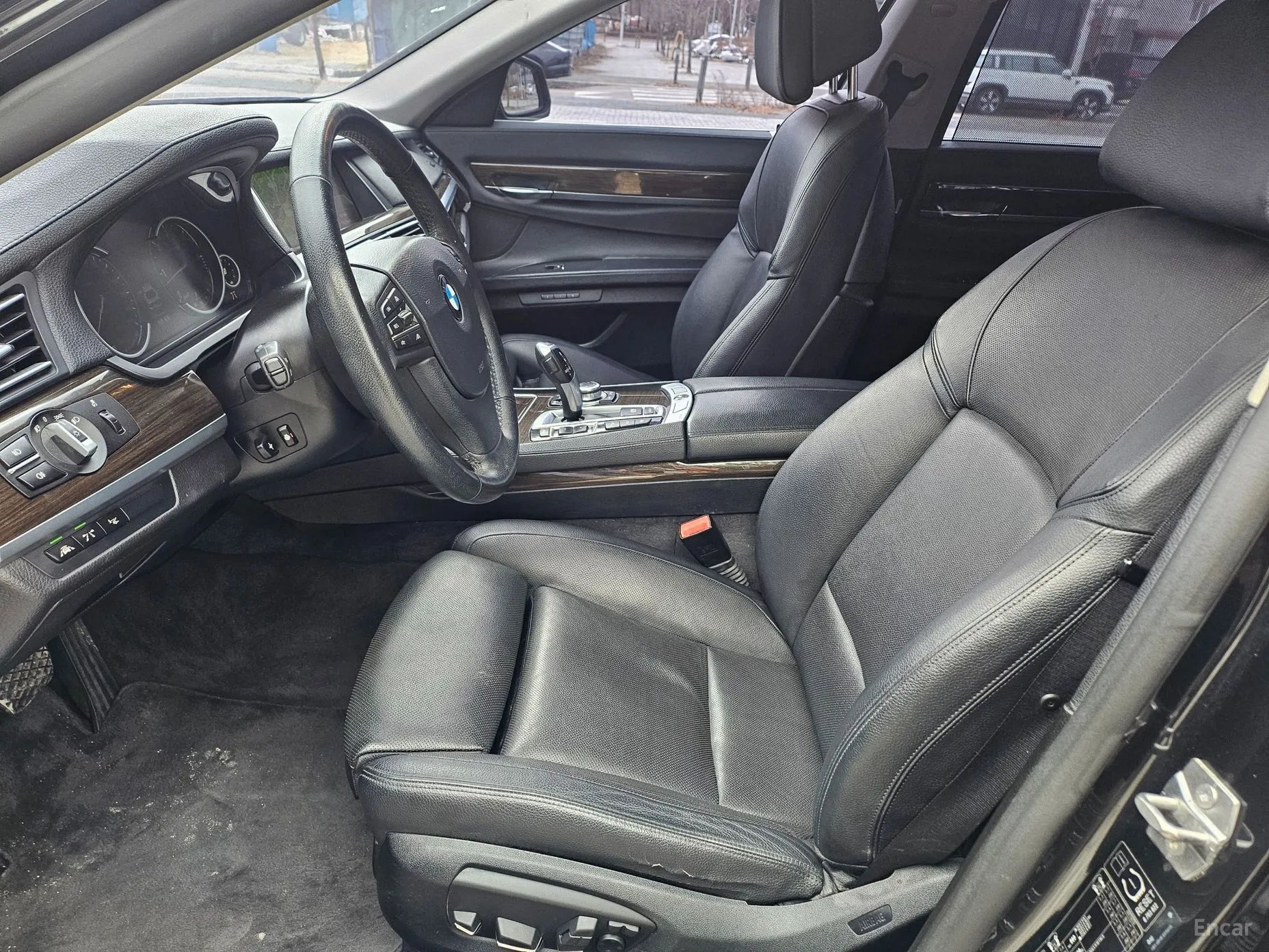 BMW 7 Series (F01) превью 9