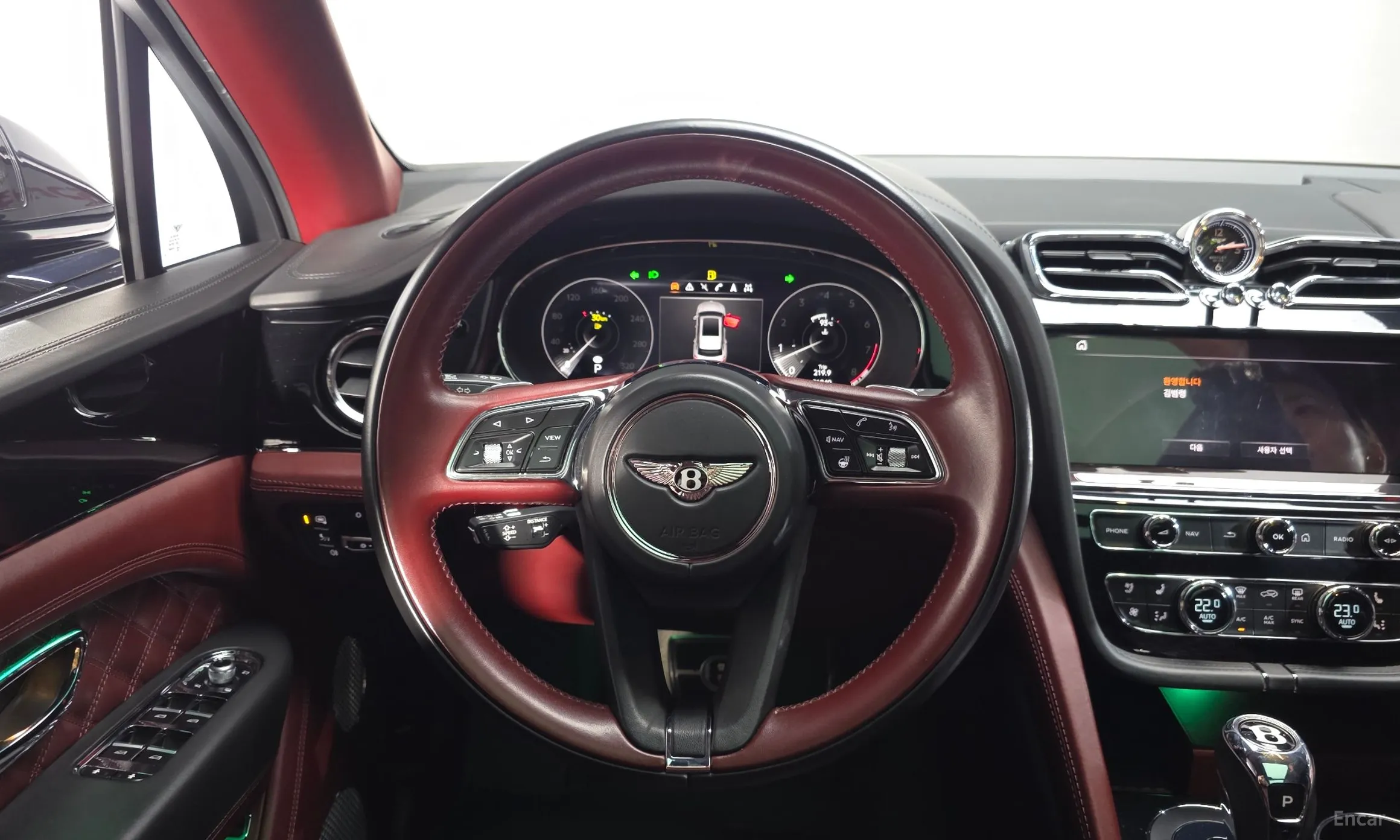 Bentley Bentayga превью 13