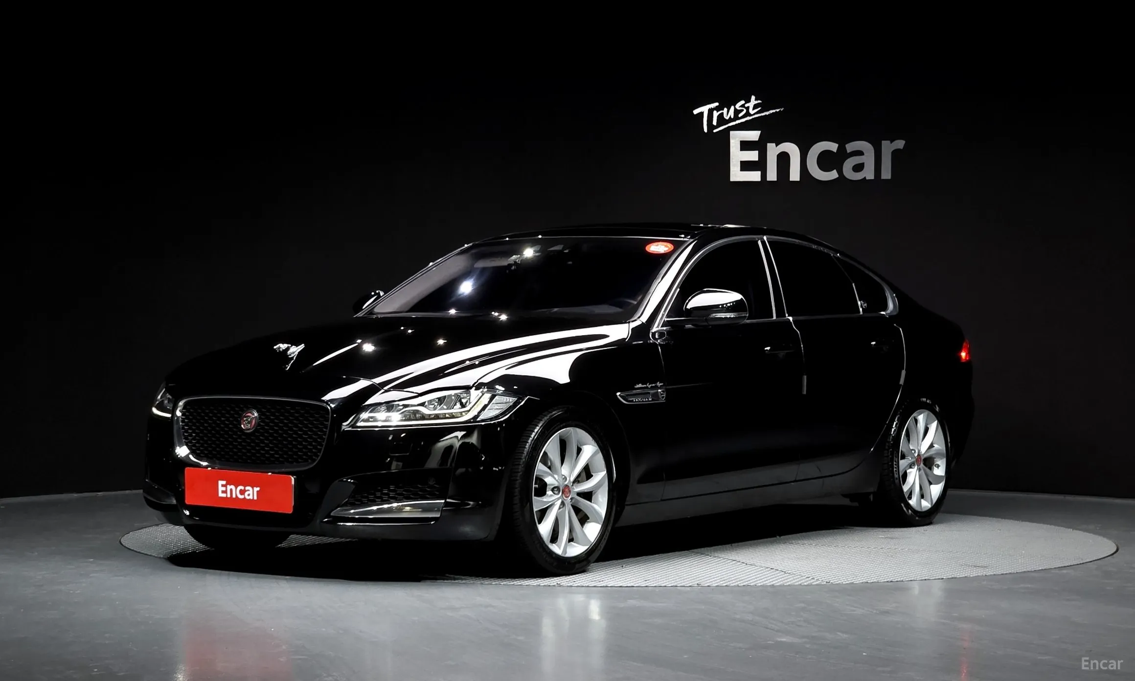 Jaguar XF (x260)