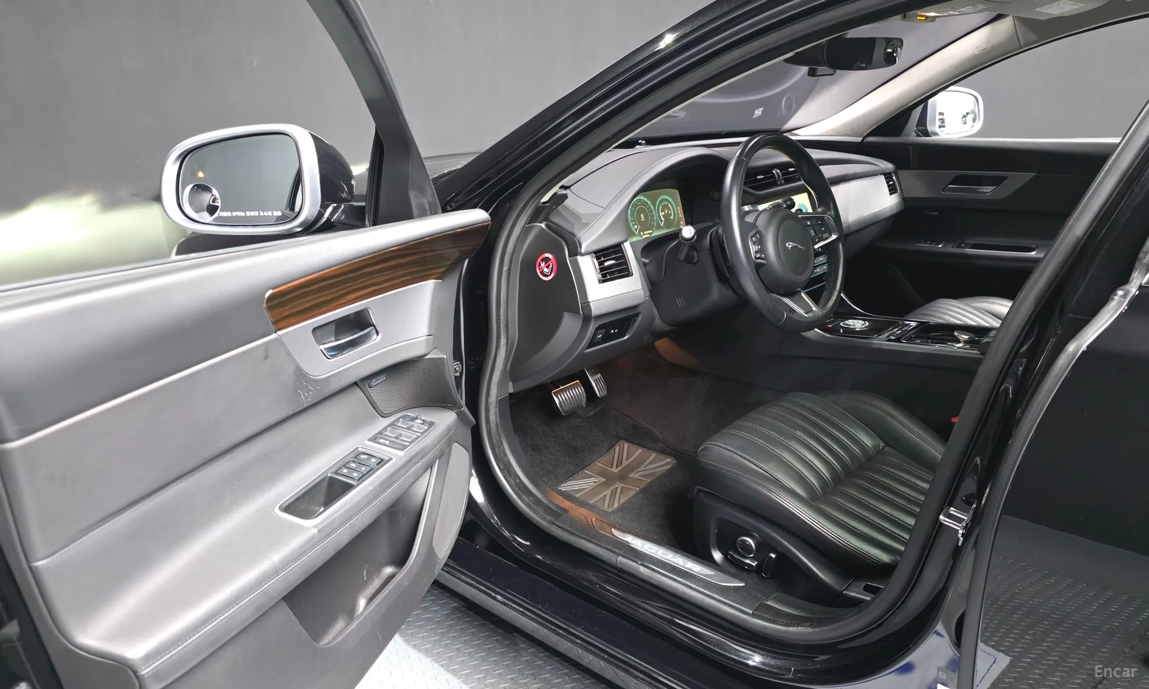 Jaguar XF (x260) превью 10