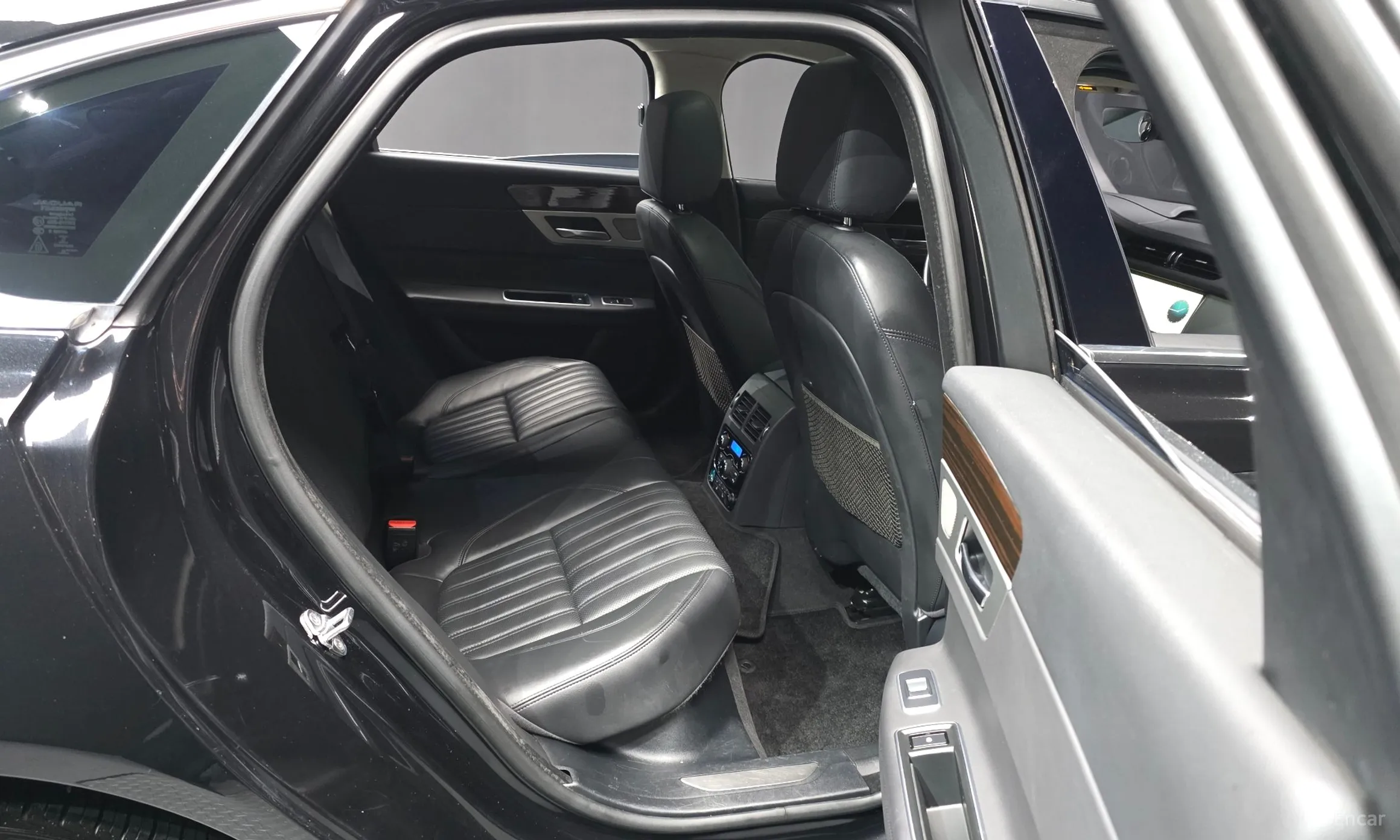 Jaguar XF (x260) превью 12