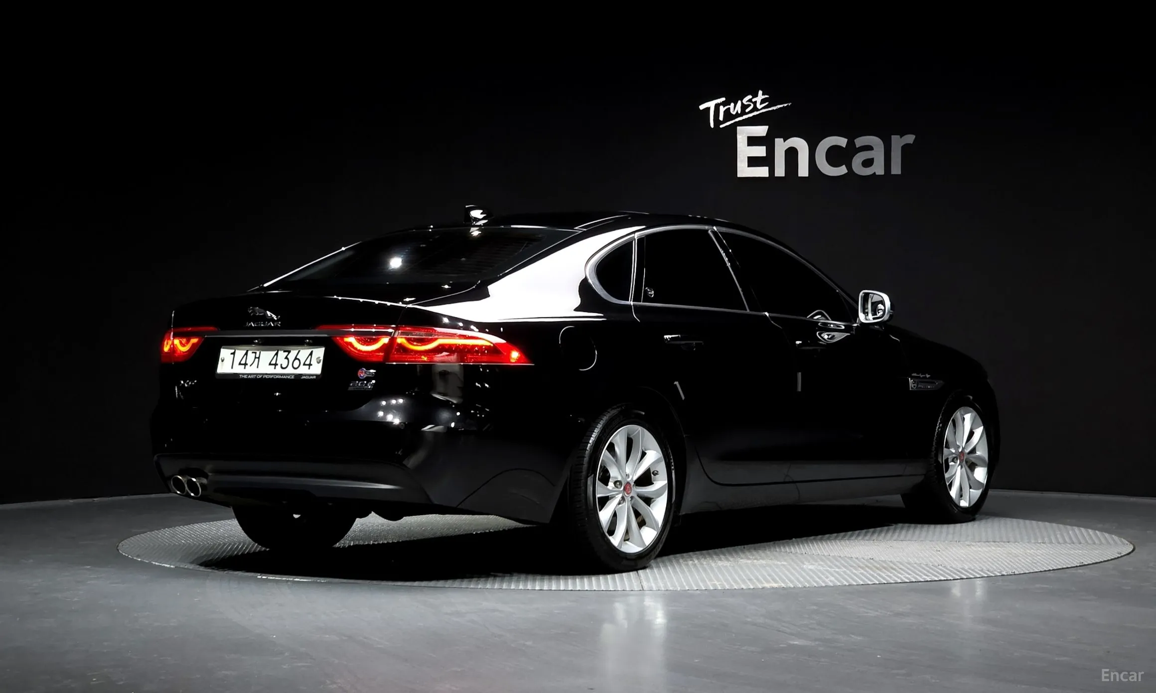 Jaguar XF (x260)