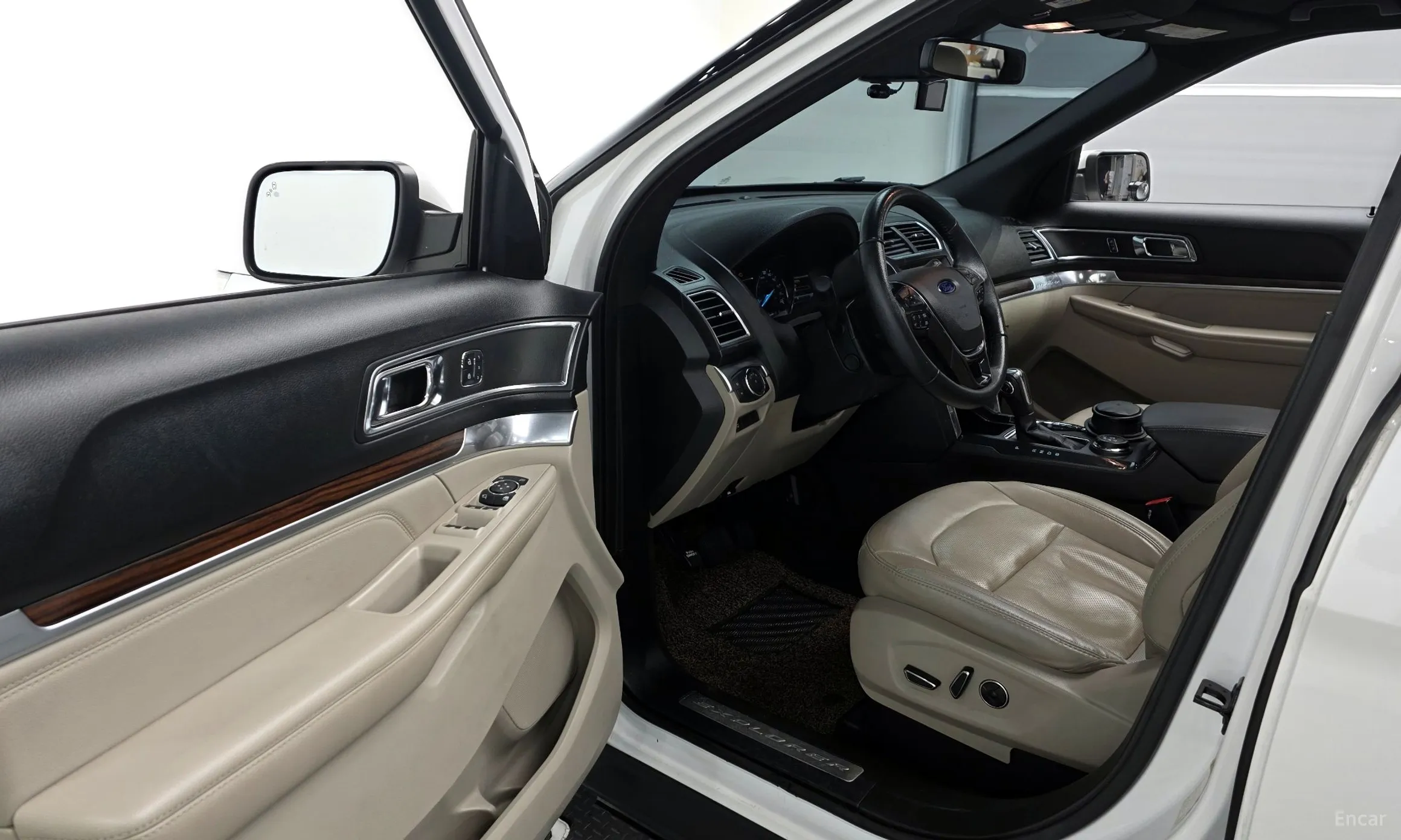 Ford Explorer превью 10