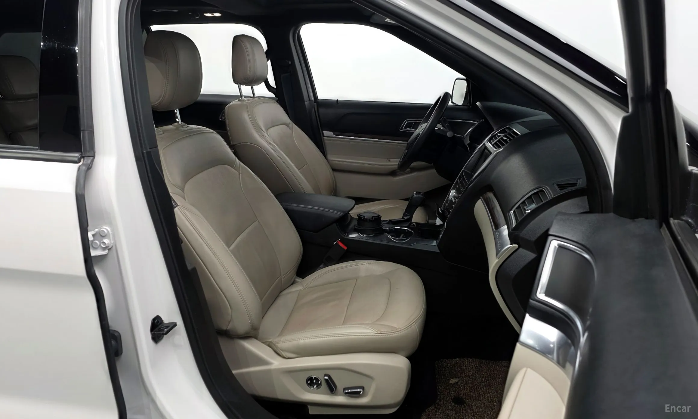Ford Explorer превью 11