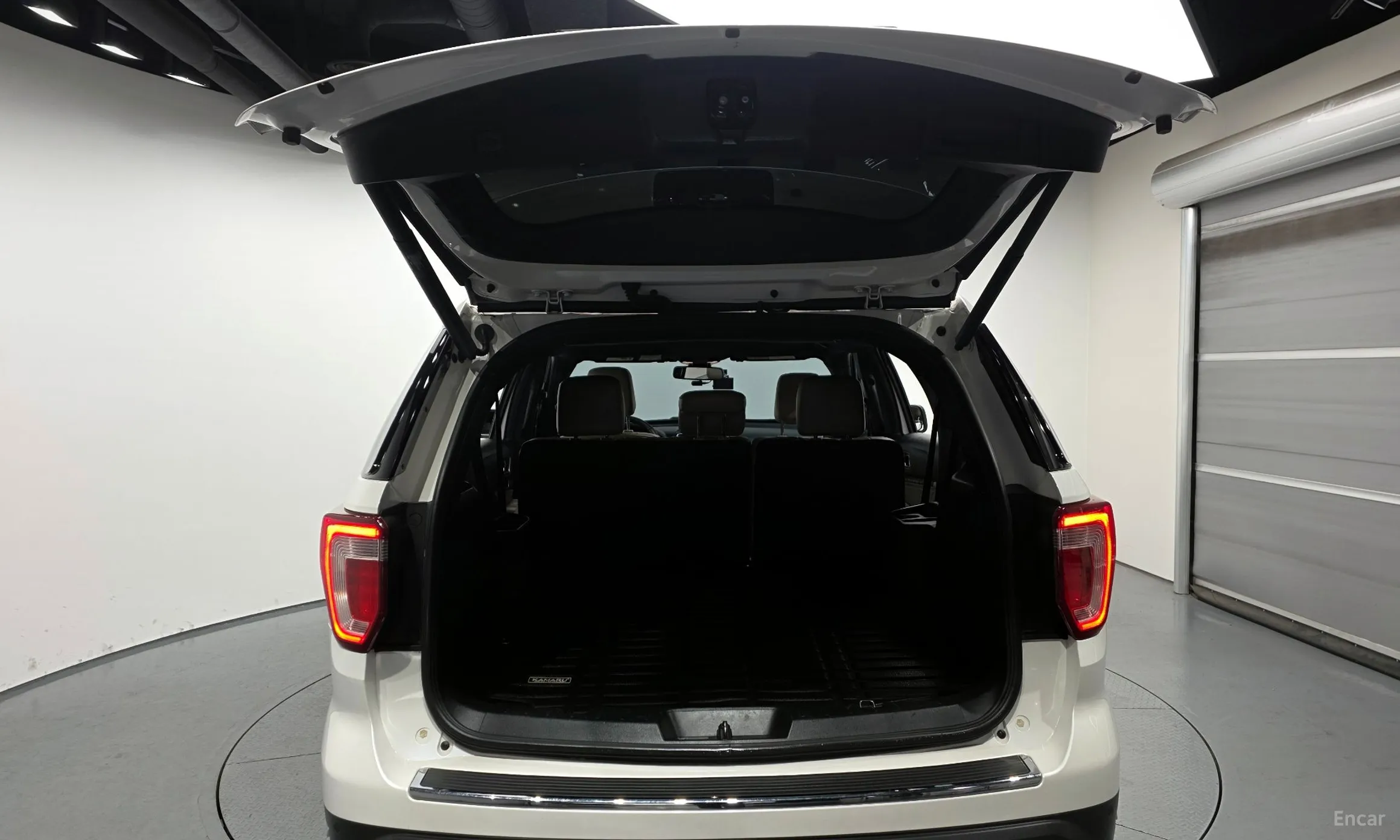Ford Explorer превью 20