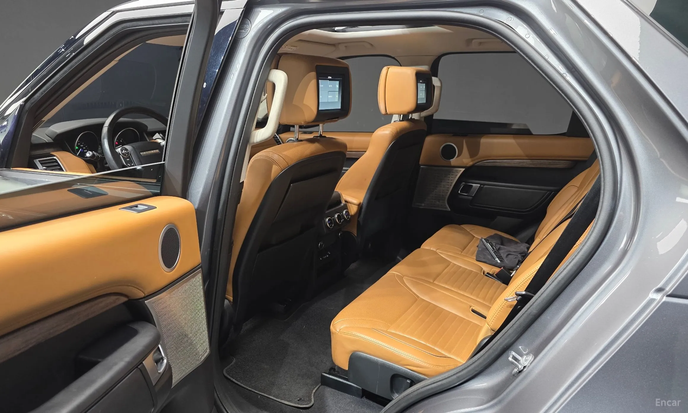 Land Rover Discovery 5 превью 11