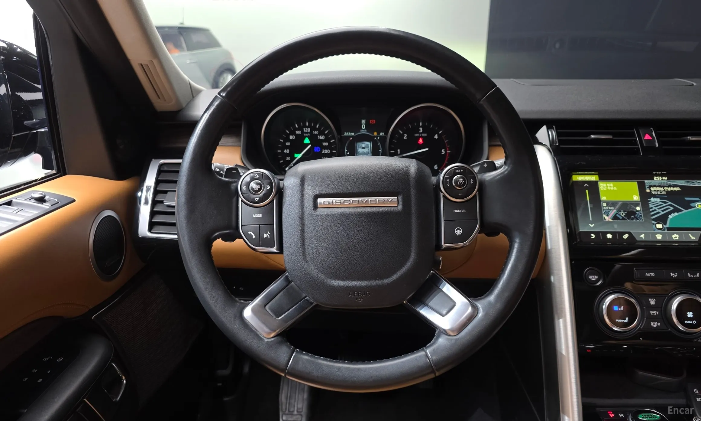 Land Rover Discovery 5 превью 13