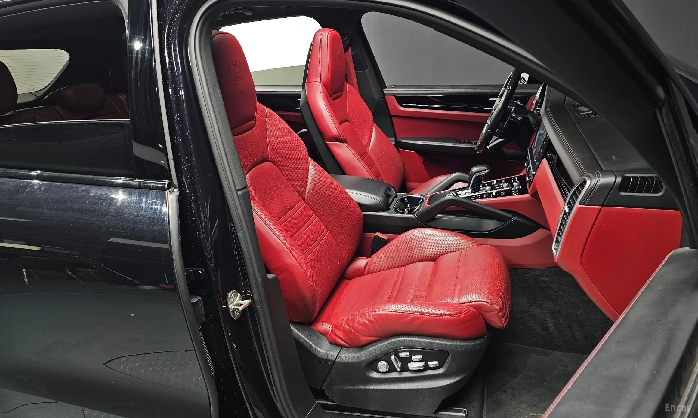 Porsche Cayenne (PO536) превью 10