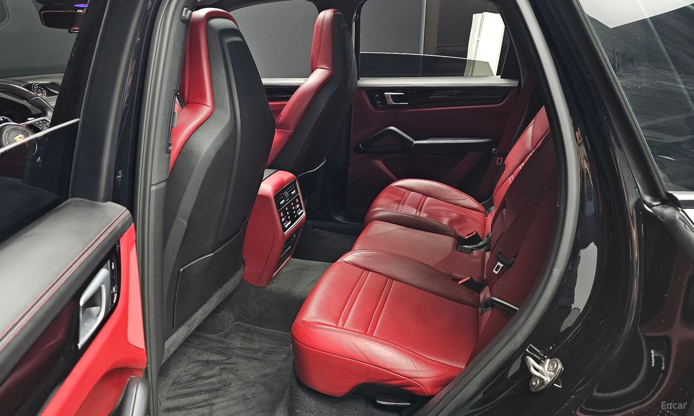 Porsche Cayenne (PO536) превью 12