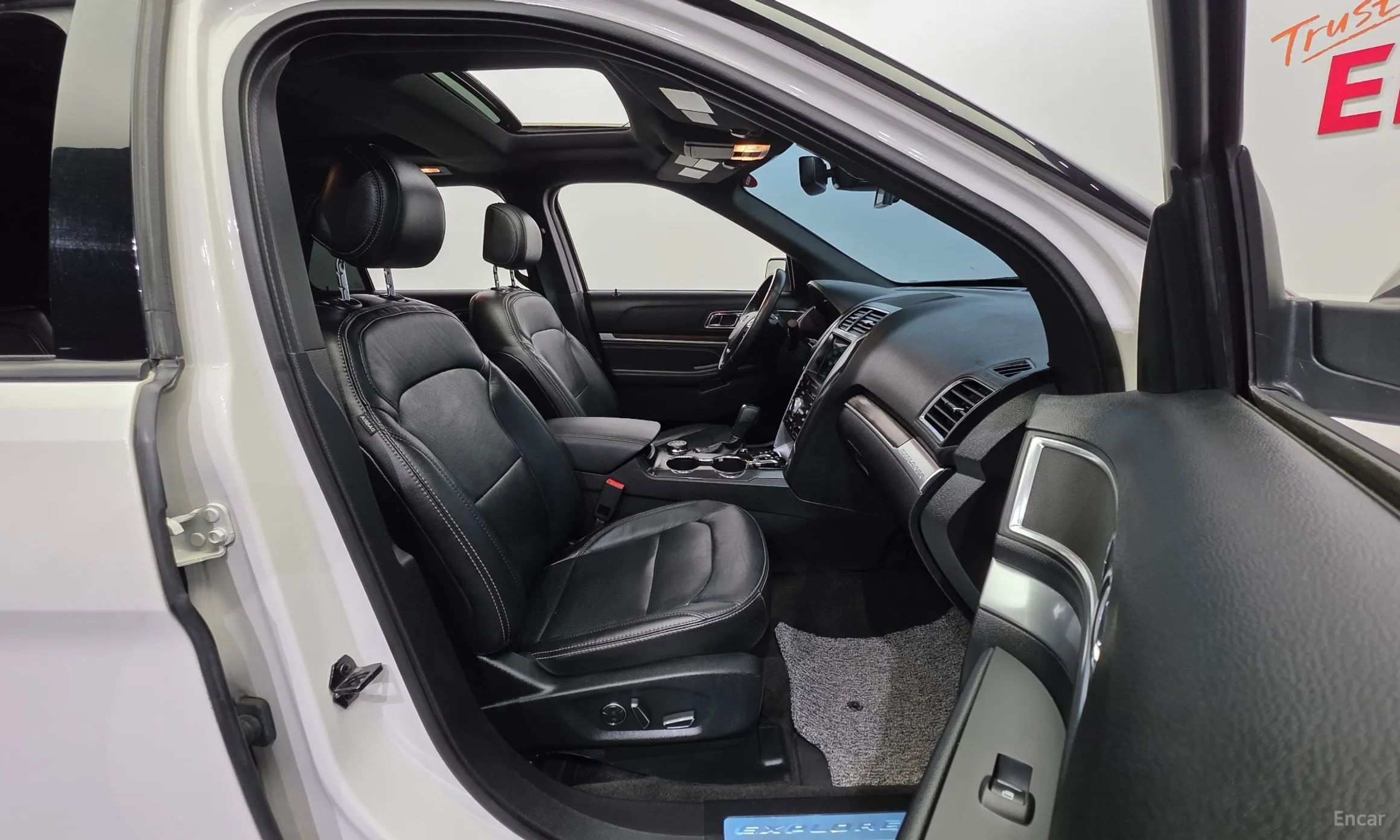 Ford Explorer превью 10