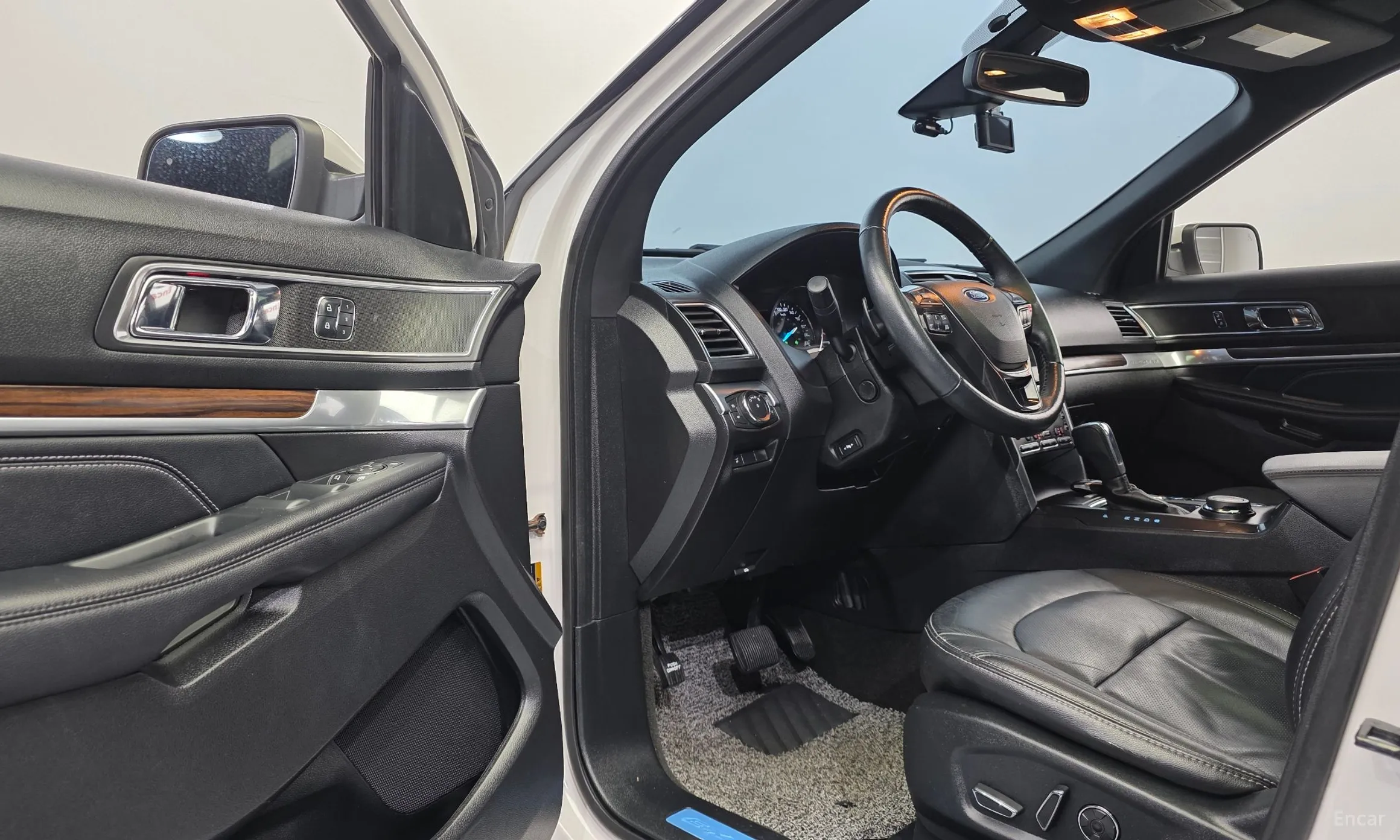 Ford Explorer превью 12