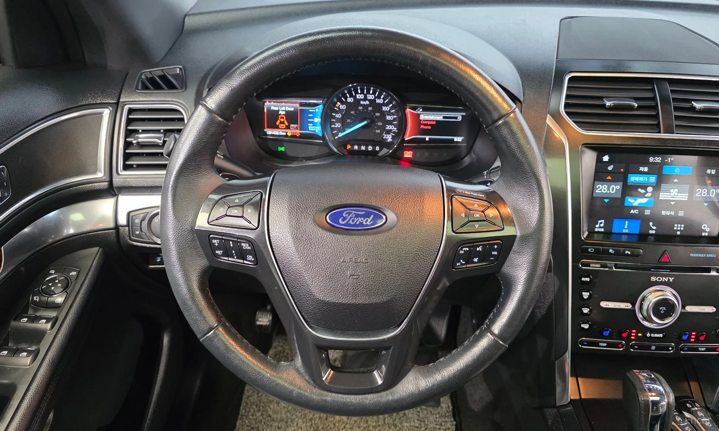 Ford Explorer превью 13