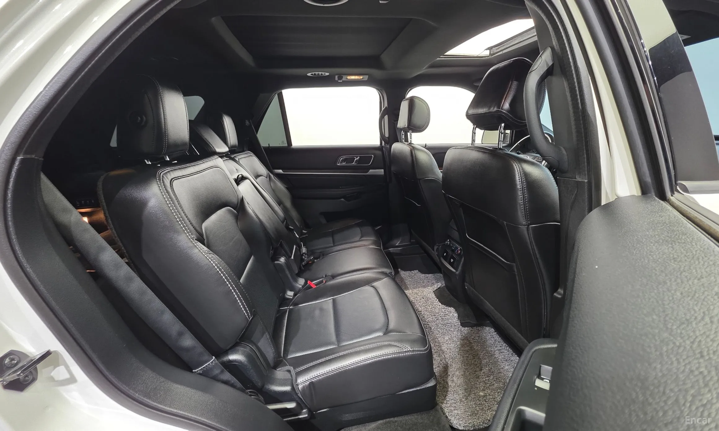 Ford Explorer превью 19